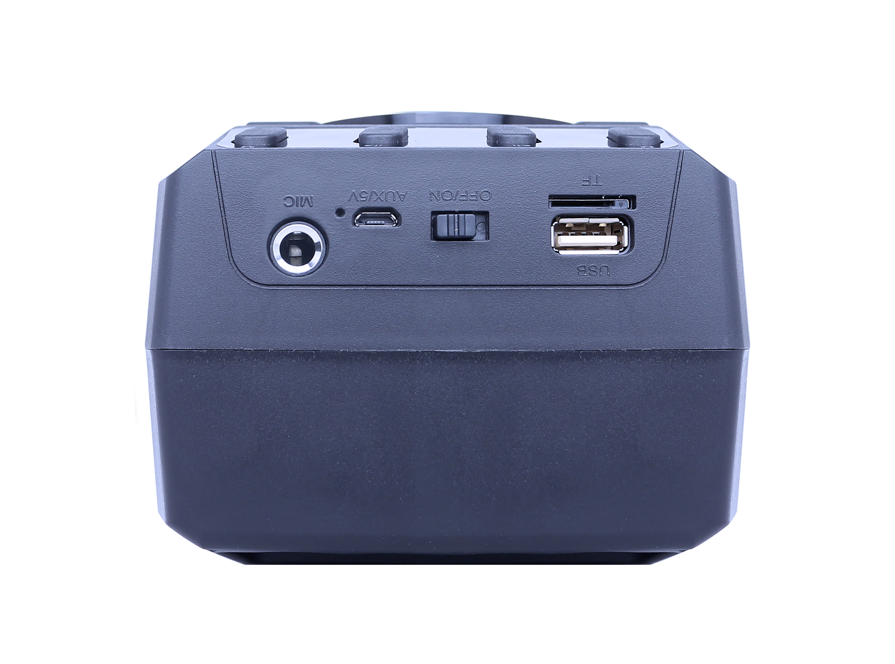 Primo piano del retro di un altoparlante nero con varie porte.