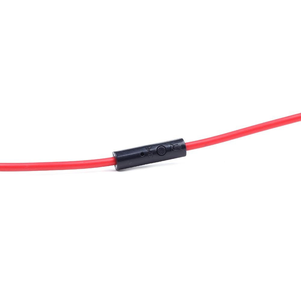 Un cable de auriculares rojo con un módulo de control negro. El módulo dice 'MIC' y tiene un botón.