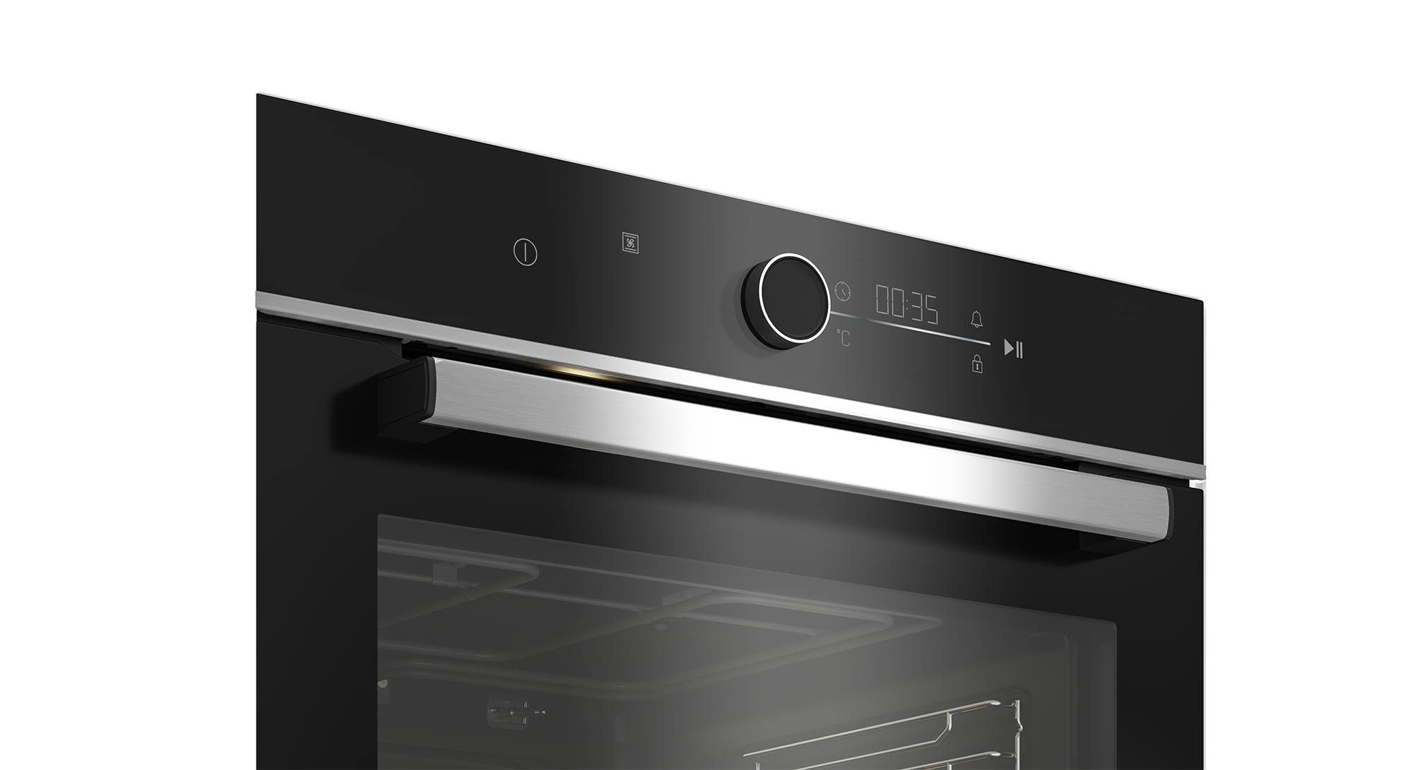 Primo piano del pannello di controllo del forno con display che mostra ora e temperatura.