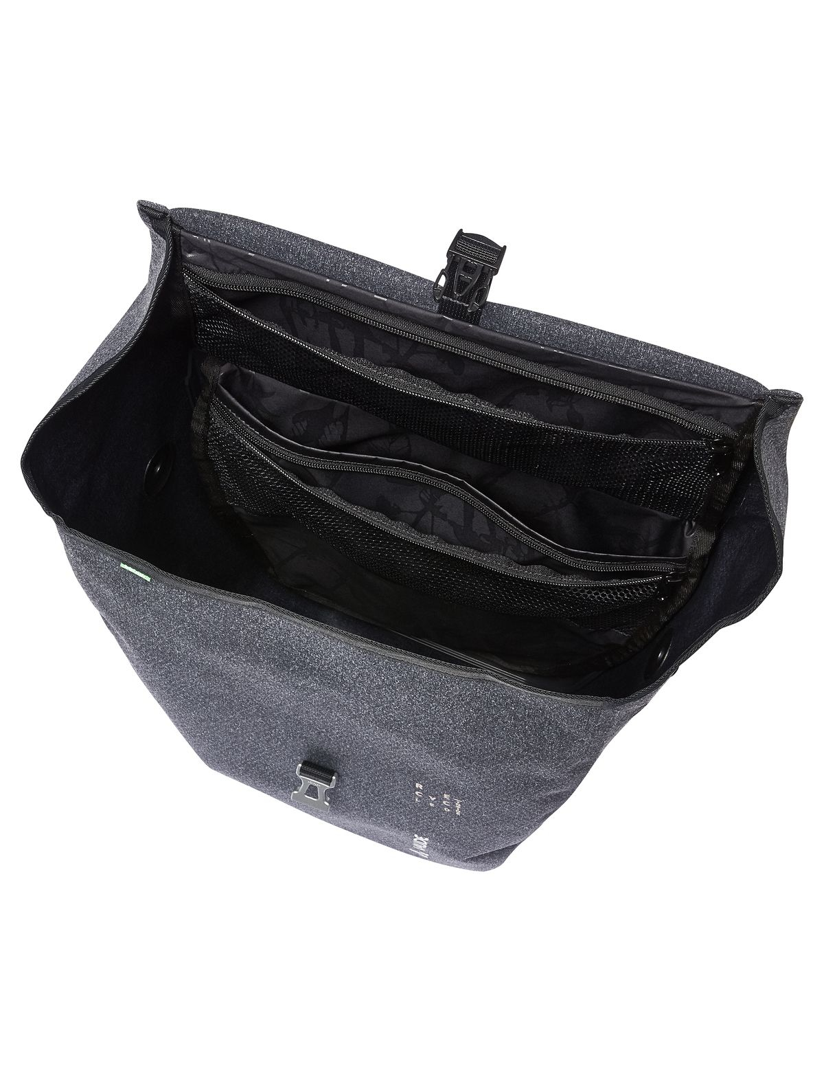 Offene schwarze Tasche mit Innentaschen und einem Schnallenverschluss.