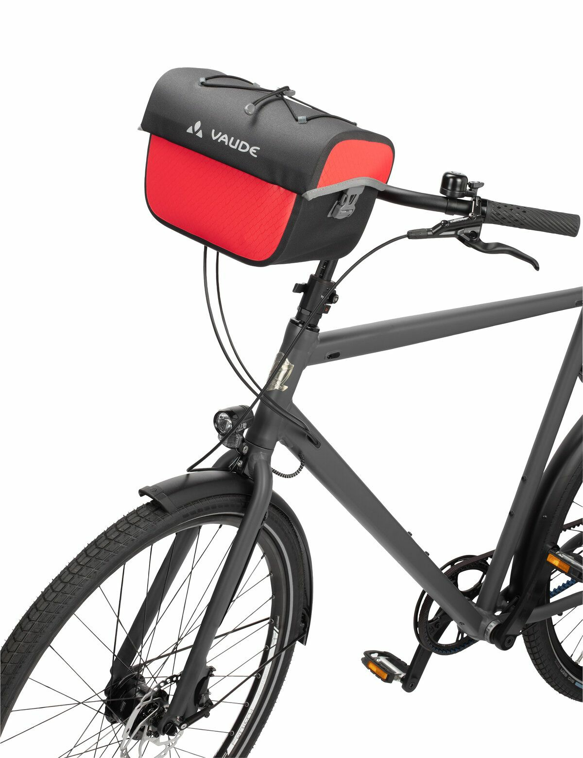 Rower z czerwoną i czarną torbą na kierownicę.