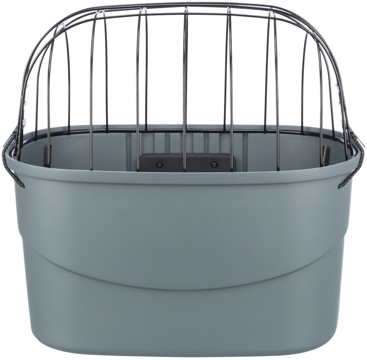 Szary transporter dla zwierząt z metalową klatką. Pusty w środku, na białym tle.