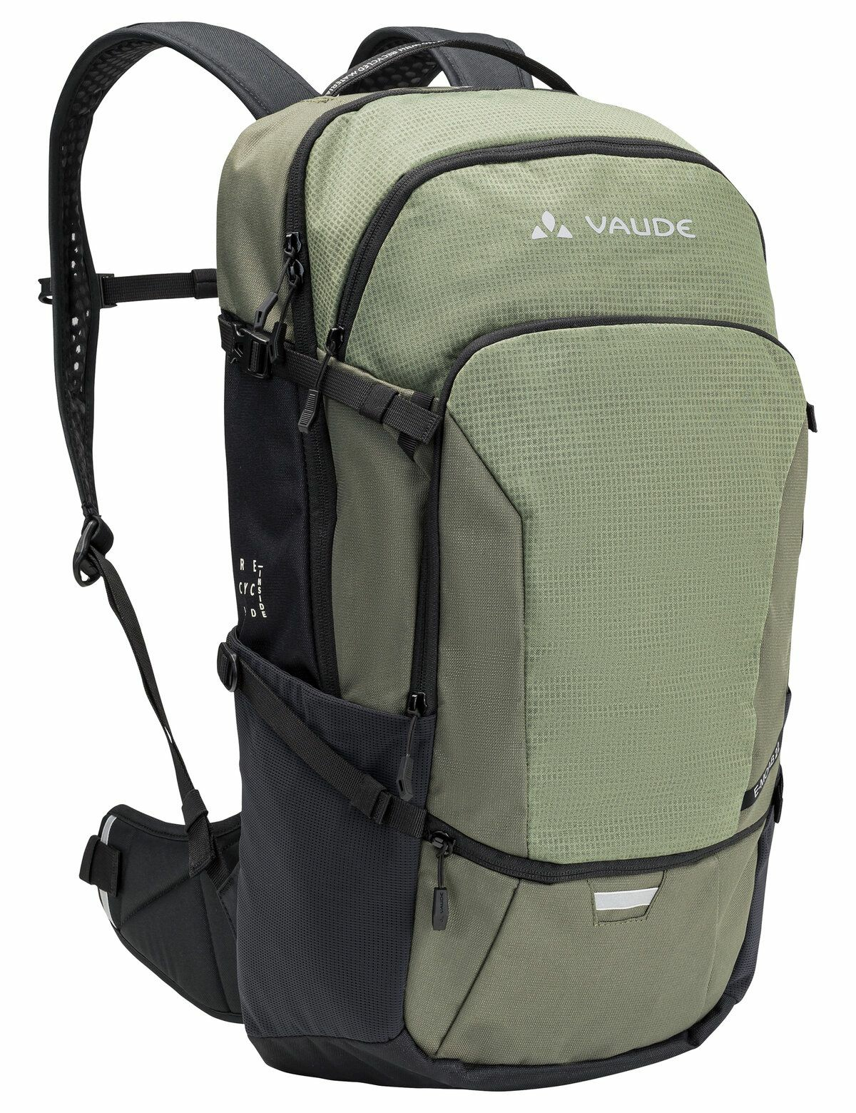 Grüner und schwarzer Vaude-Rucksack. Hat mehrere Fächer und Gurte. Er ist vor weißem Hintergrund.