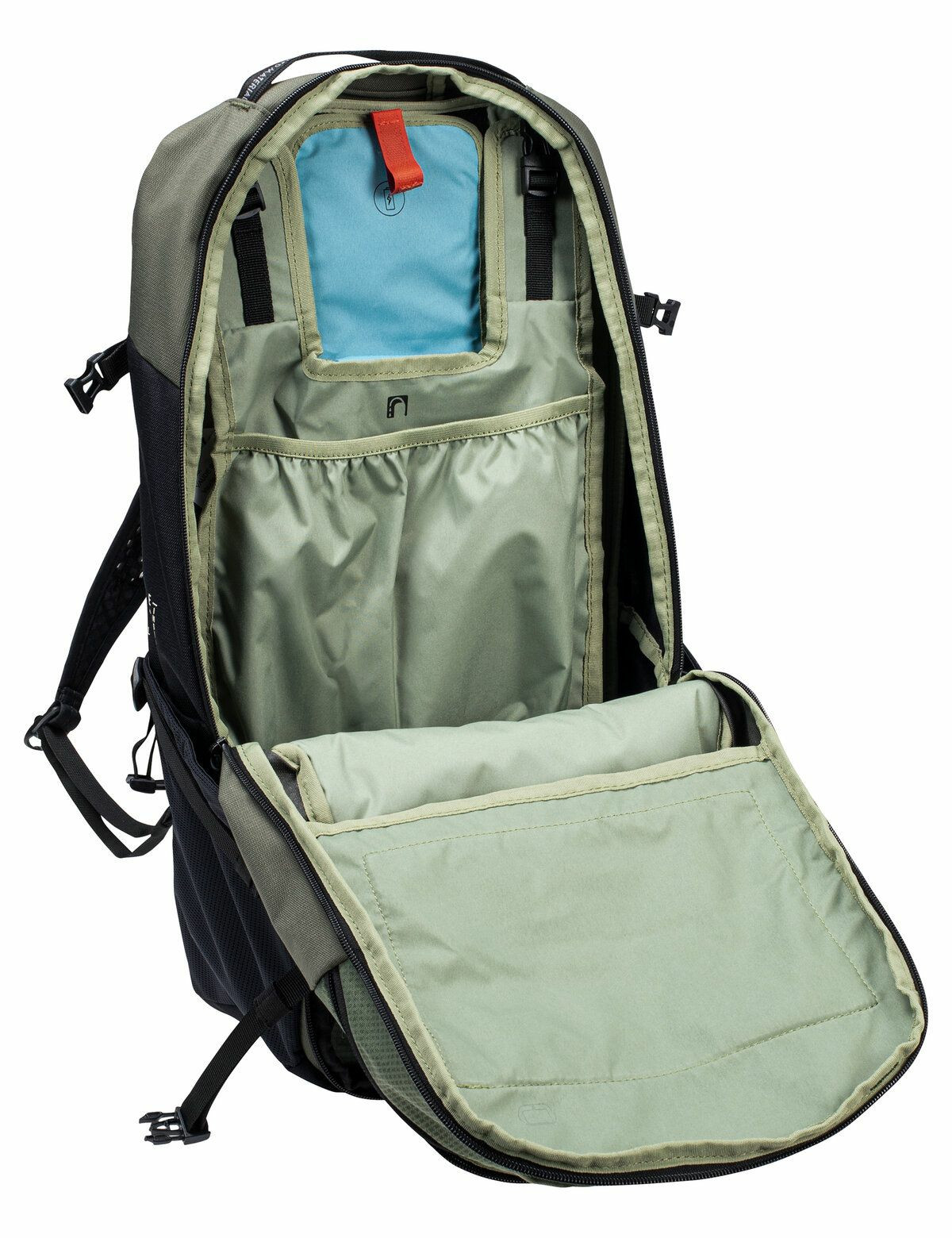 Offener schwarzer und olivgrüner Rucksack mit mehreren Fächern. Blaue Tasche und Polsterung sichtbar.
