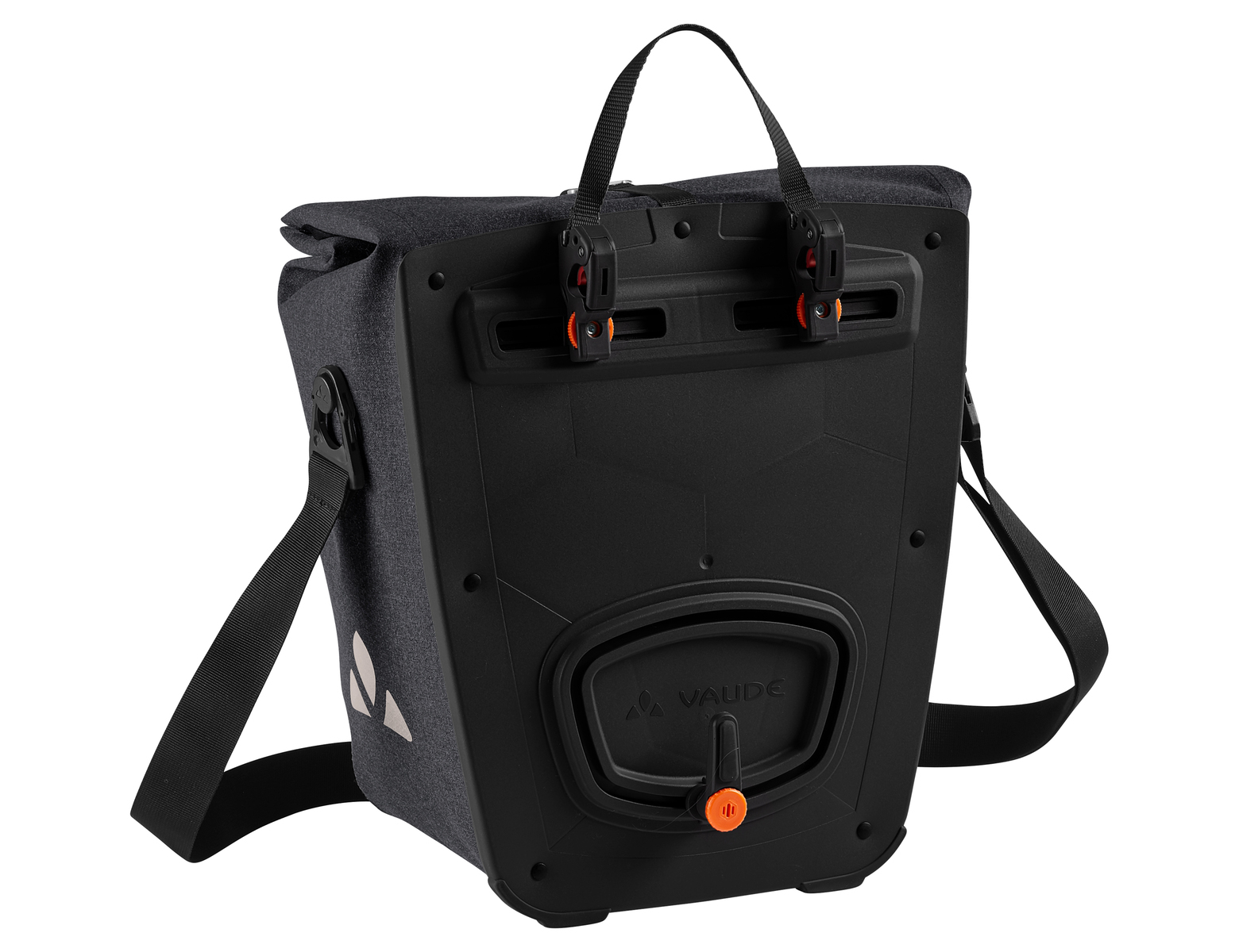 Die Rückseite einer schwarzen Fahrradtasche mit Griff und Riemen. Sie hat einen orangefarbenen Knopf und ein weißes Logo.