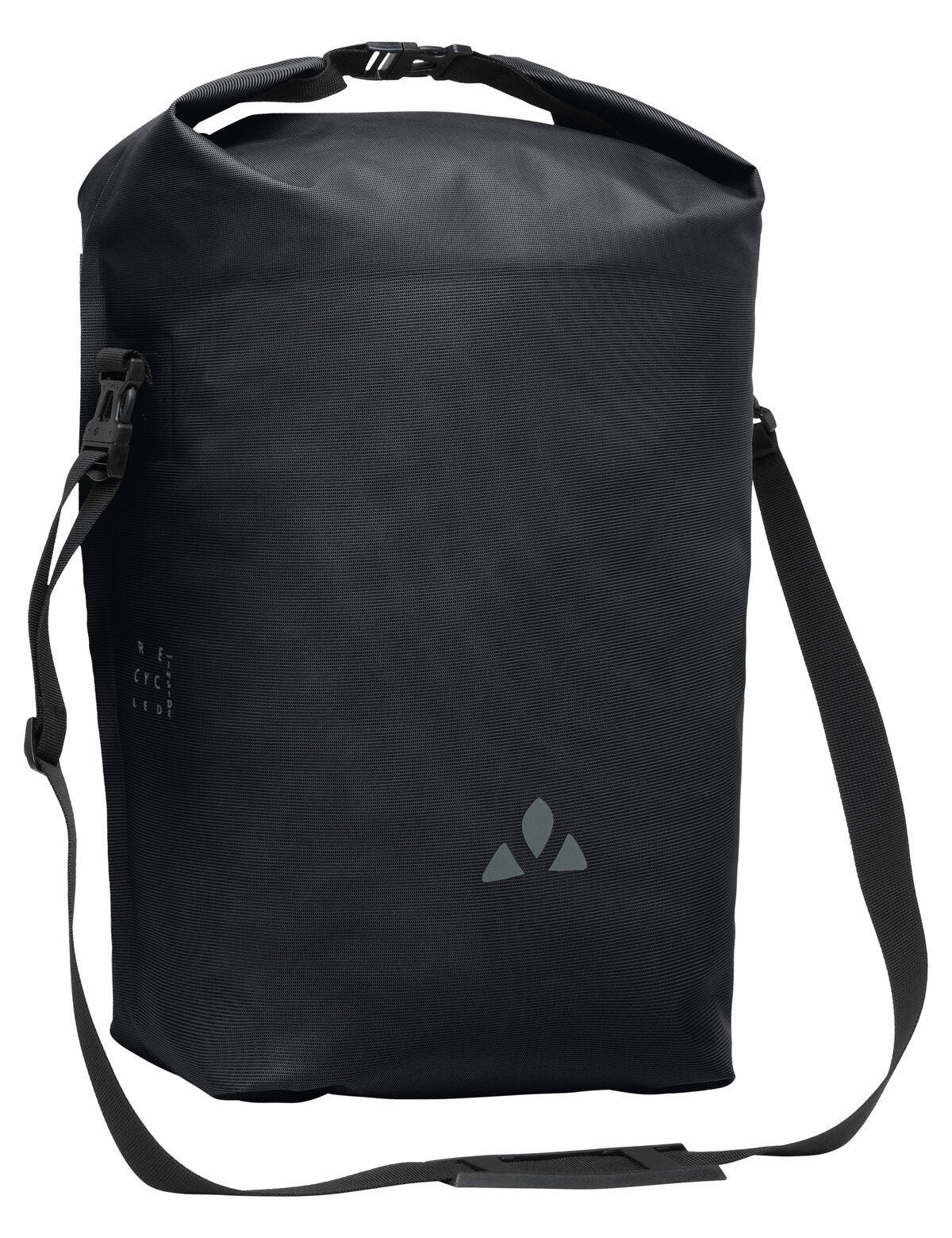 Schwarze zylindrische Tasche mit Schulterriemen, Vaude-Logo und Verschluss.