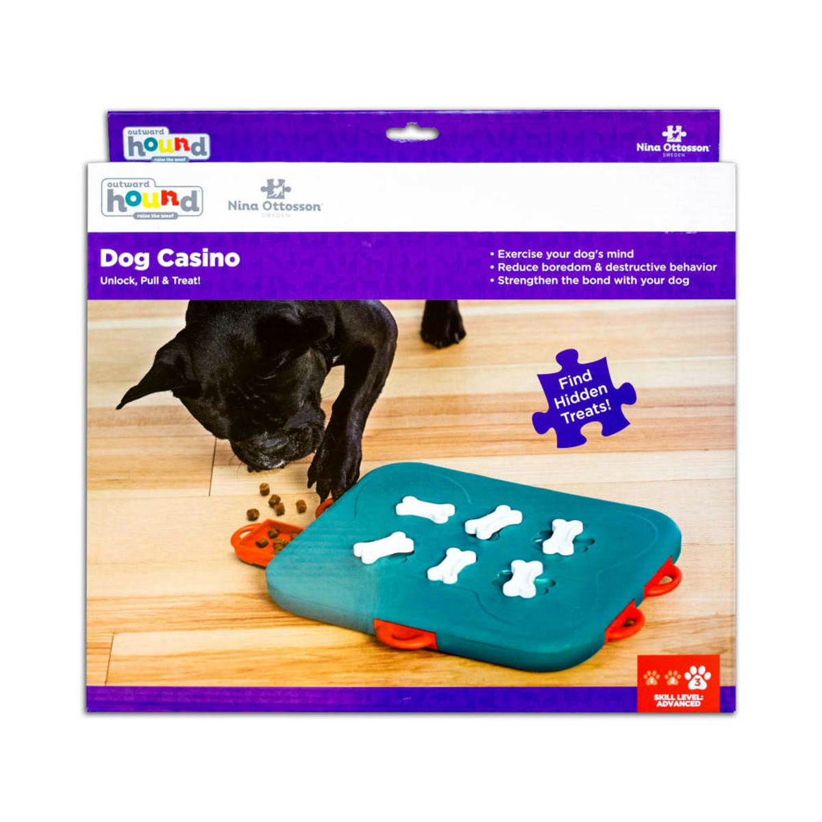 Ein schwarzer Hund interagiert mit einem Hundepuzzle. Die Verpackung zeigt das Produkt und einen schwarzen Hund.