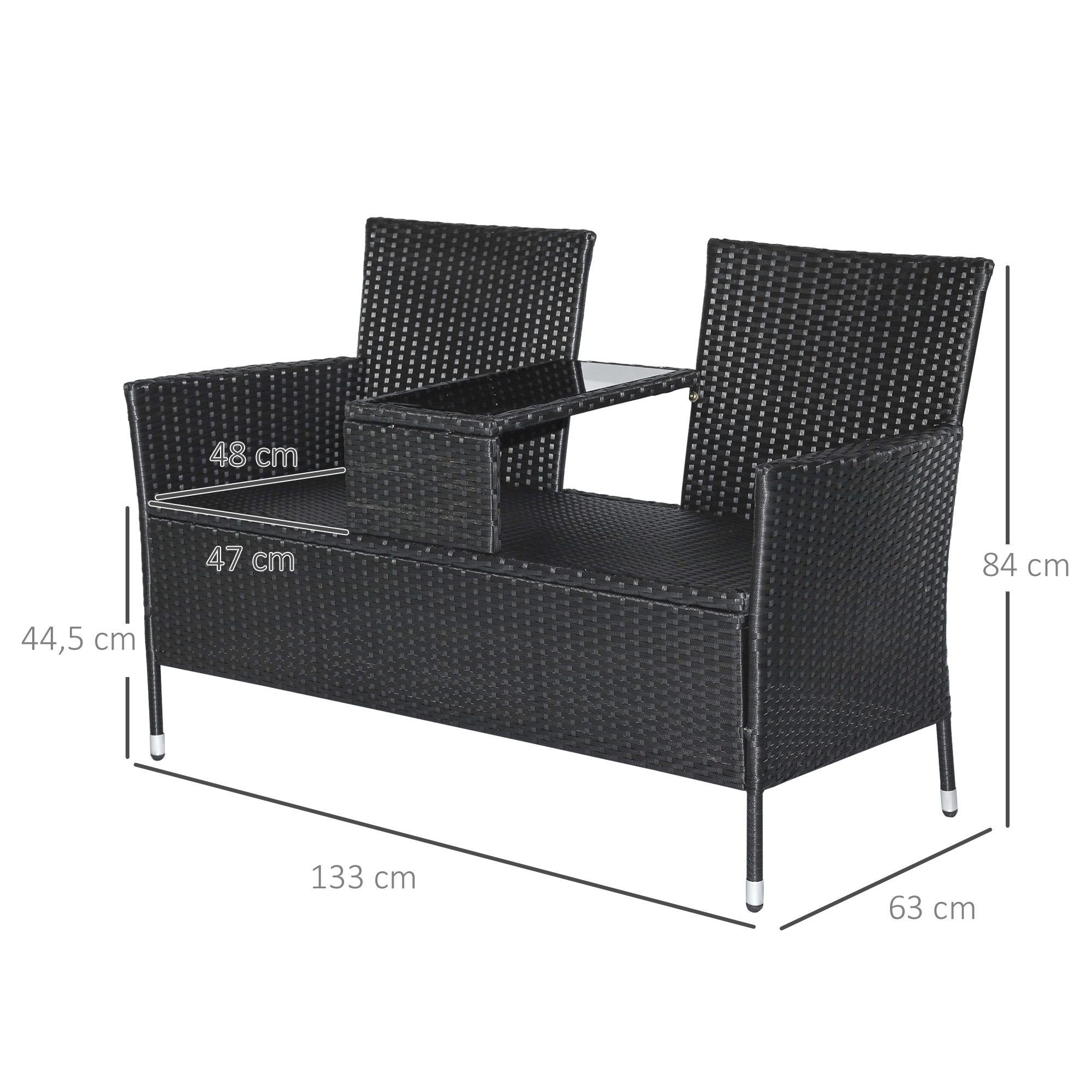 Ein schwarzes Outdoor-Sofa aus Weide mit Maßen. Es hat einen Tisch zwischen zwei Sitzen. Abmessungen sind angegeben.