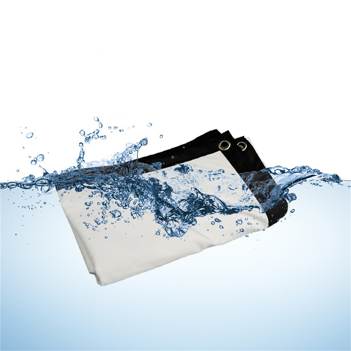 Drei weiße und schwarze Stofftücher, die in Wasser getaucht sind, mit Wasserspritzern und Blasen.
