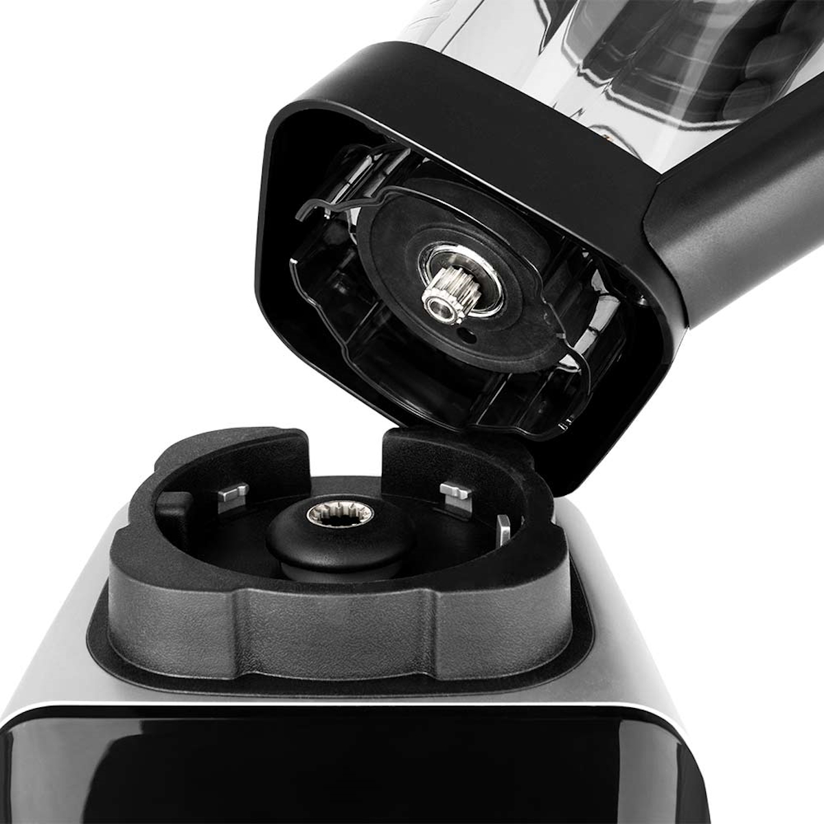 Blender-Basis und Klinge abgenommen. Die Klinge befindet sich oben auf der Basis. Metall und Schwarz.