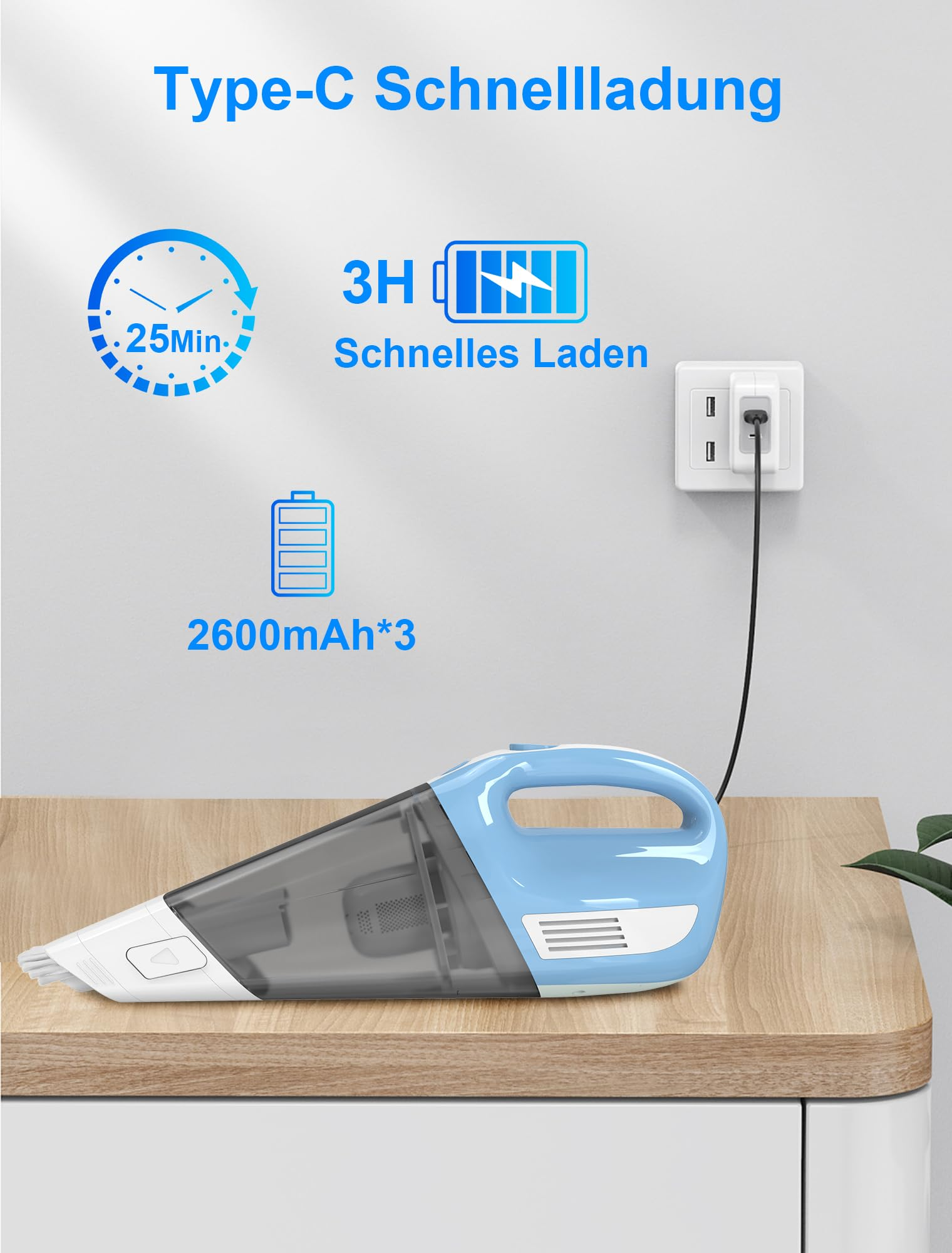 Blau-weißer Handstaubsauger. Er ist eingesteckt und lädt auf einem Schreibtisch.