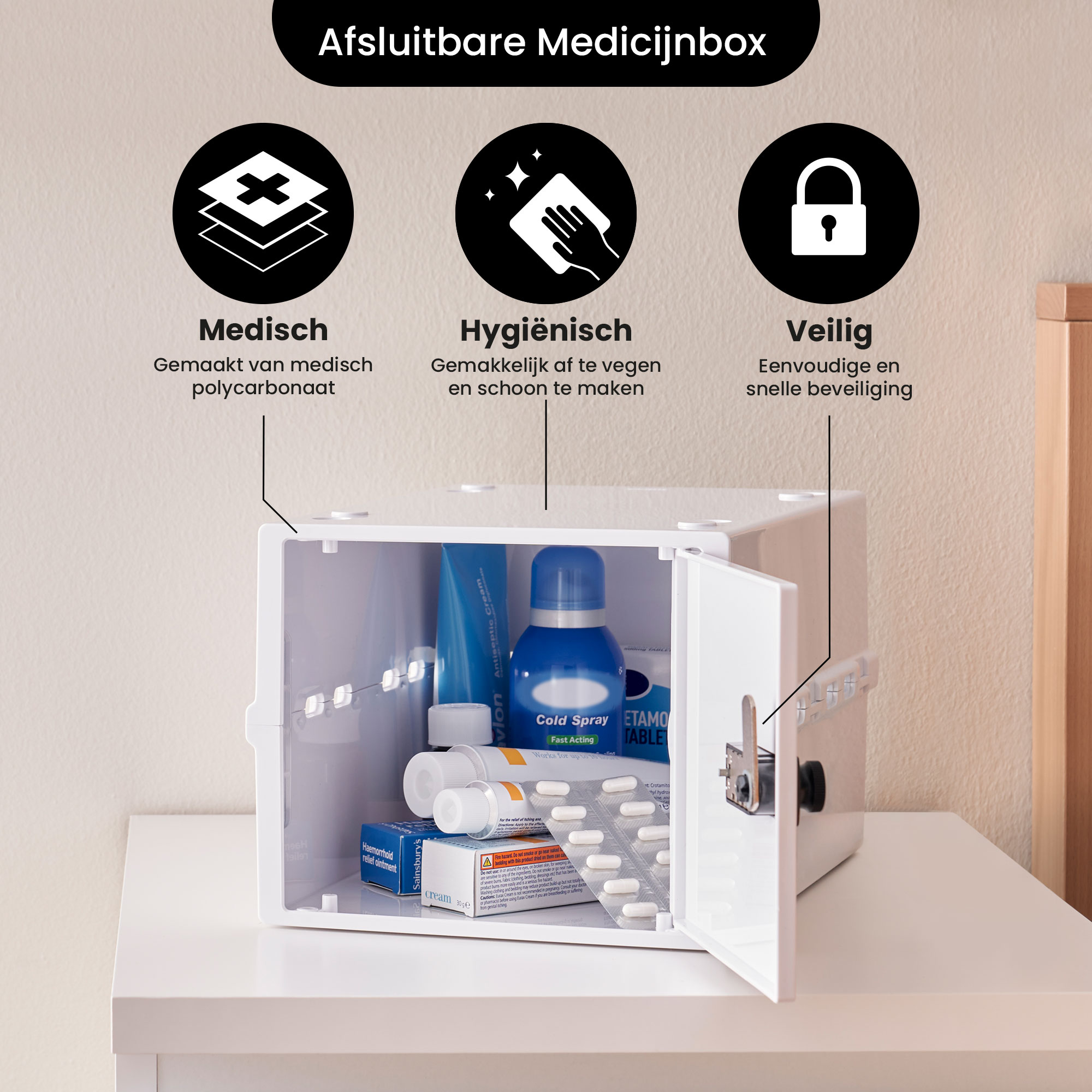 Weiße Medikamentenbox mit offener Tür, enthält Medizin. Symbole: medizinisch, hygienisch und sicher, mit Text.