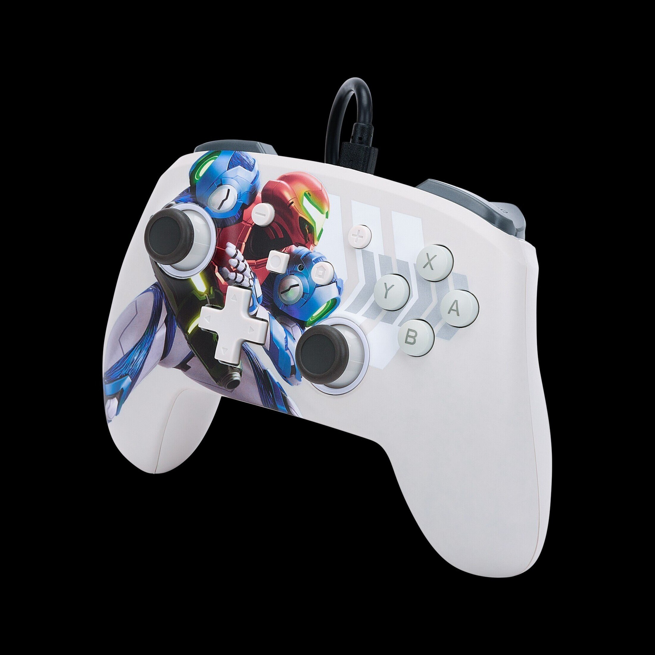 Mando de juego blanco con arte de personajes. Botones negros, cara blanca y cable. Aislado sobre negro.