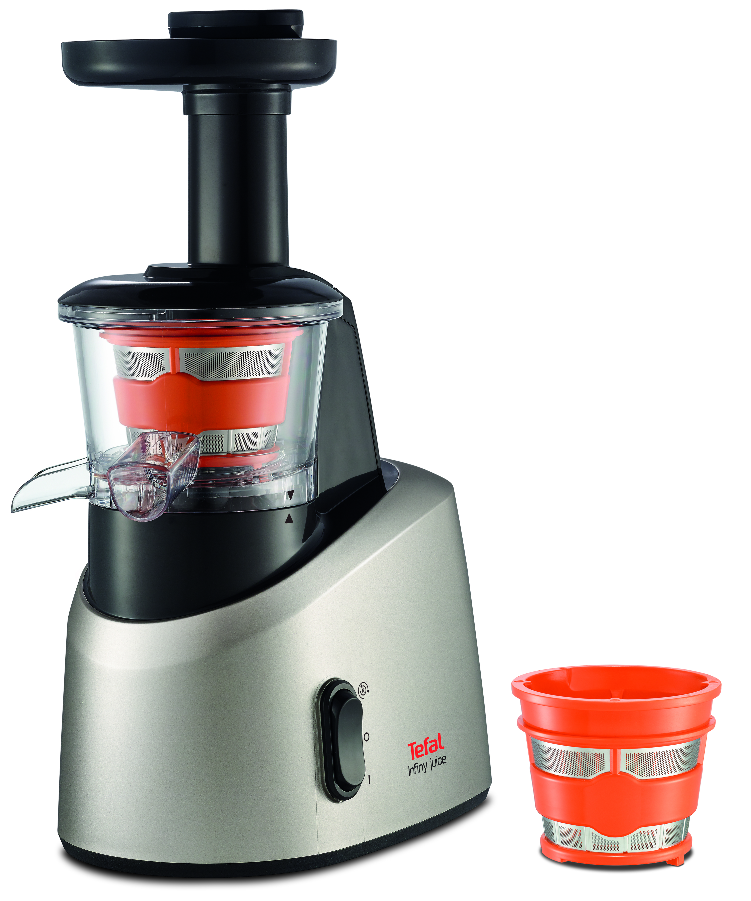 Exprimidor Tefal plateado y negro con un recipiente para jugo naranja.