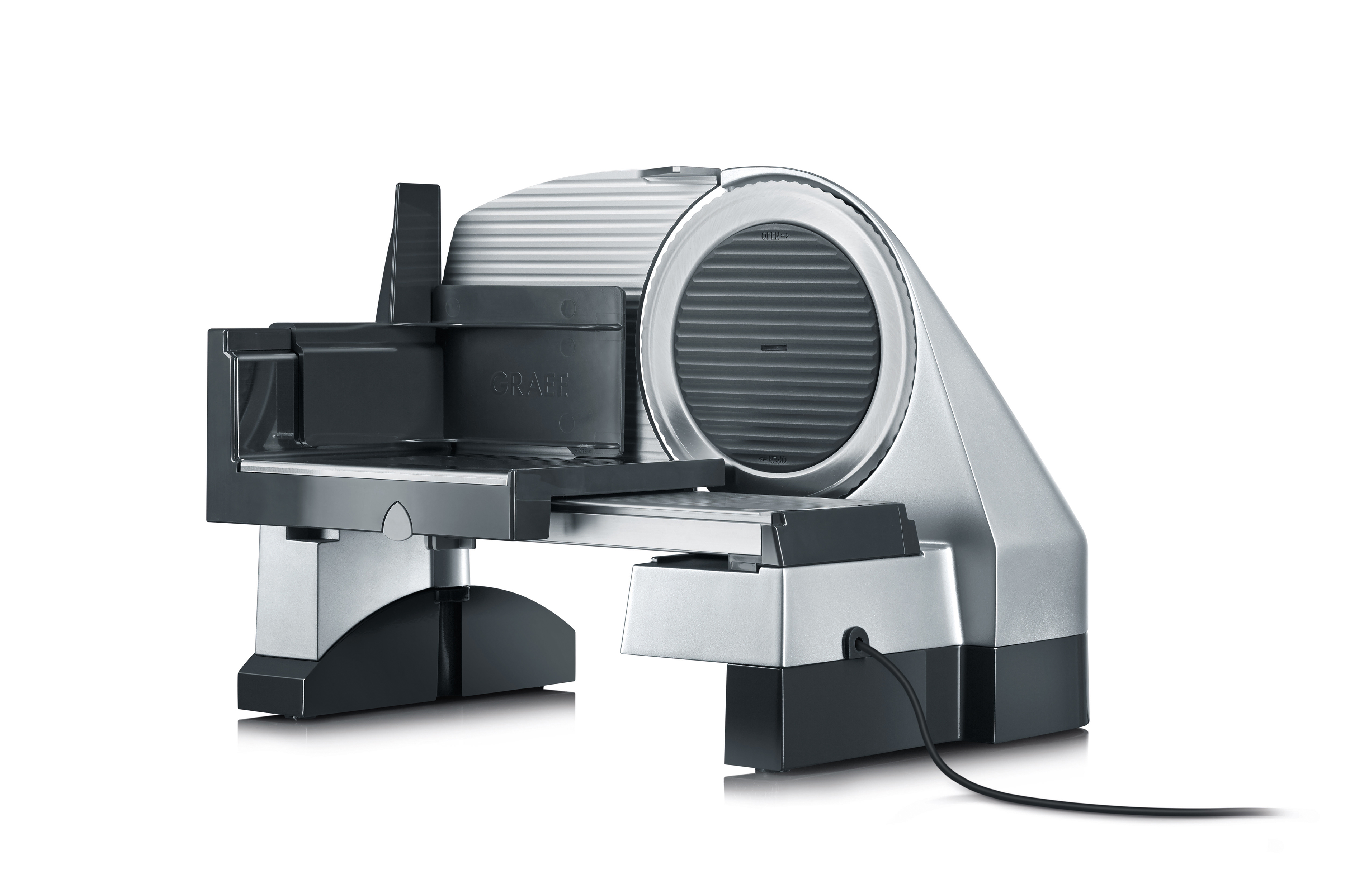 Srebrno-czarna krajalnica do mięsa z marką GRAEF, na białym tle.