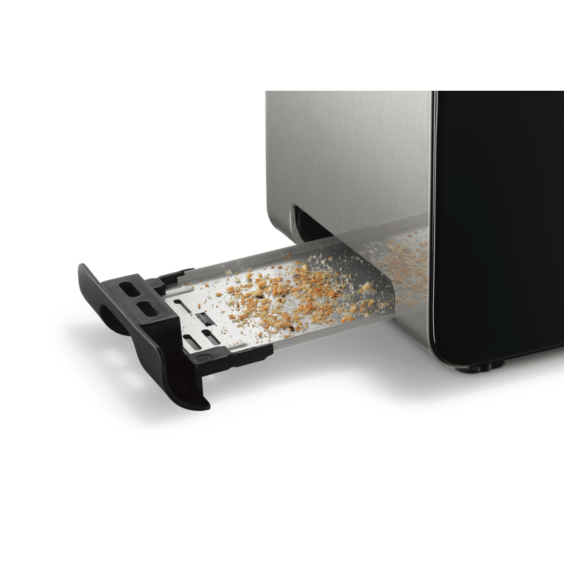 Nahaufnahme der Krümelschublade eines Toasters mit Krümeln, Edelstahl-Finish.