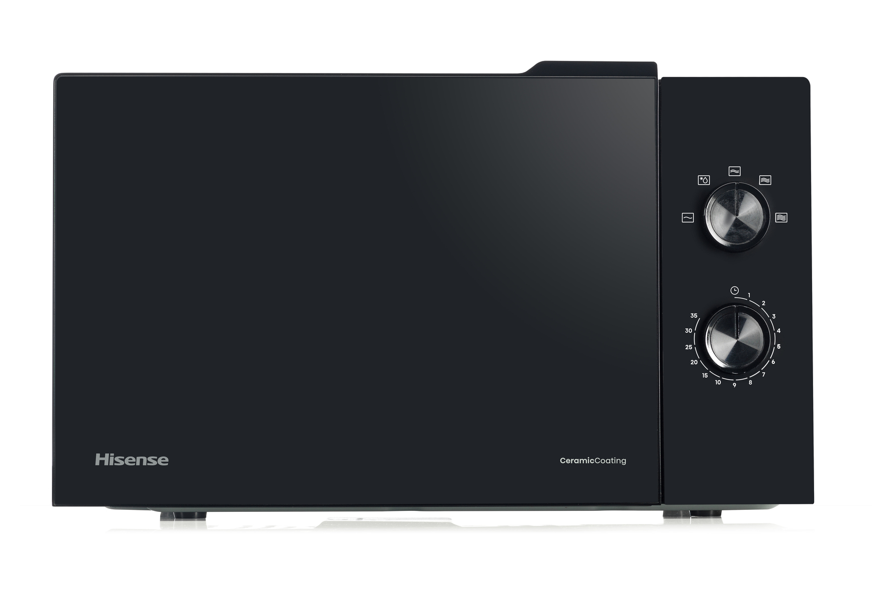 Microondas negro con perillas plateadas y el logotipo de Hisense. Está sobre una superficie blanca.