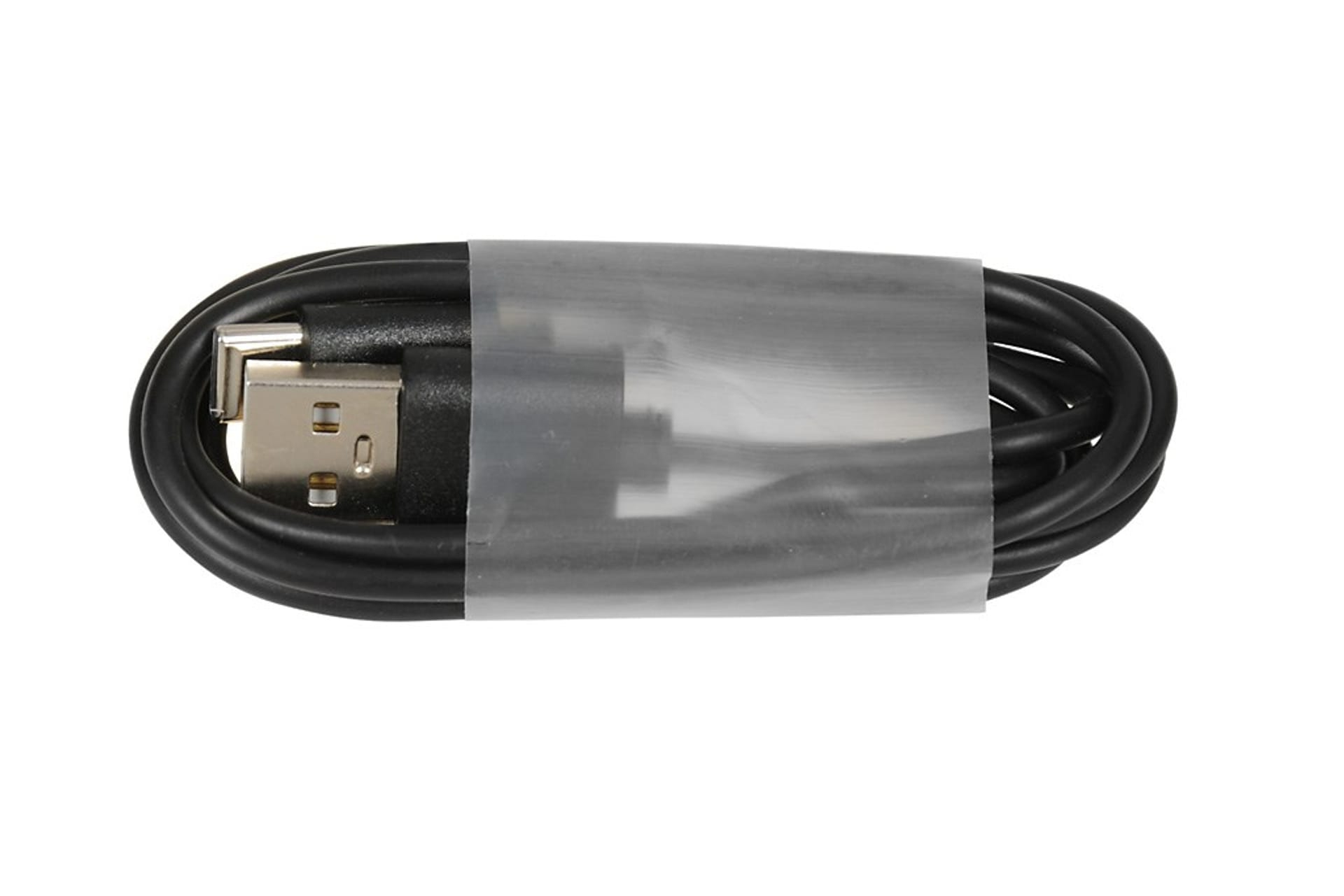 Schwarzes USB-Kabel aufgerollt und in Klarsichtfolie verpackt.