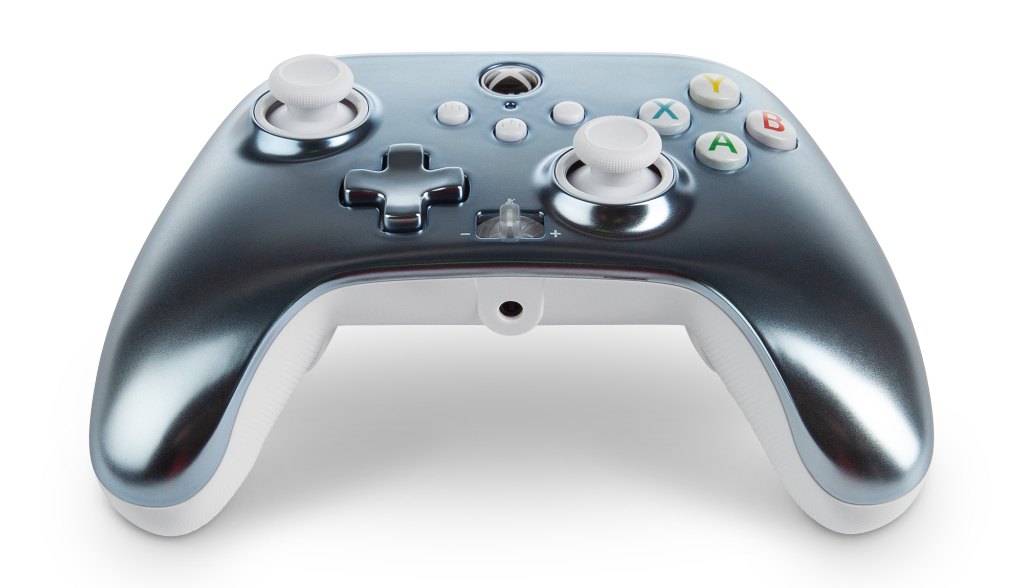 Srebrny kontroler Xbox z białymi przyciskami. Jest na białym tle.