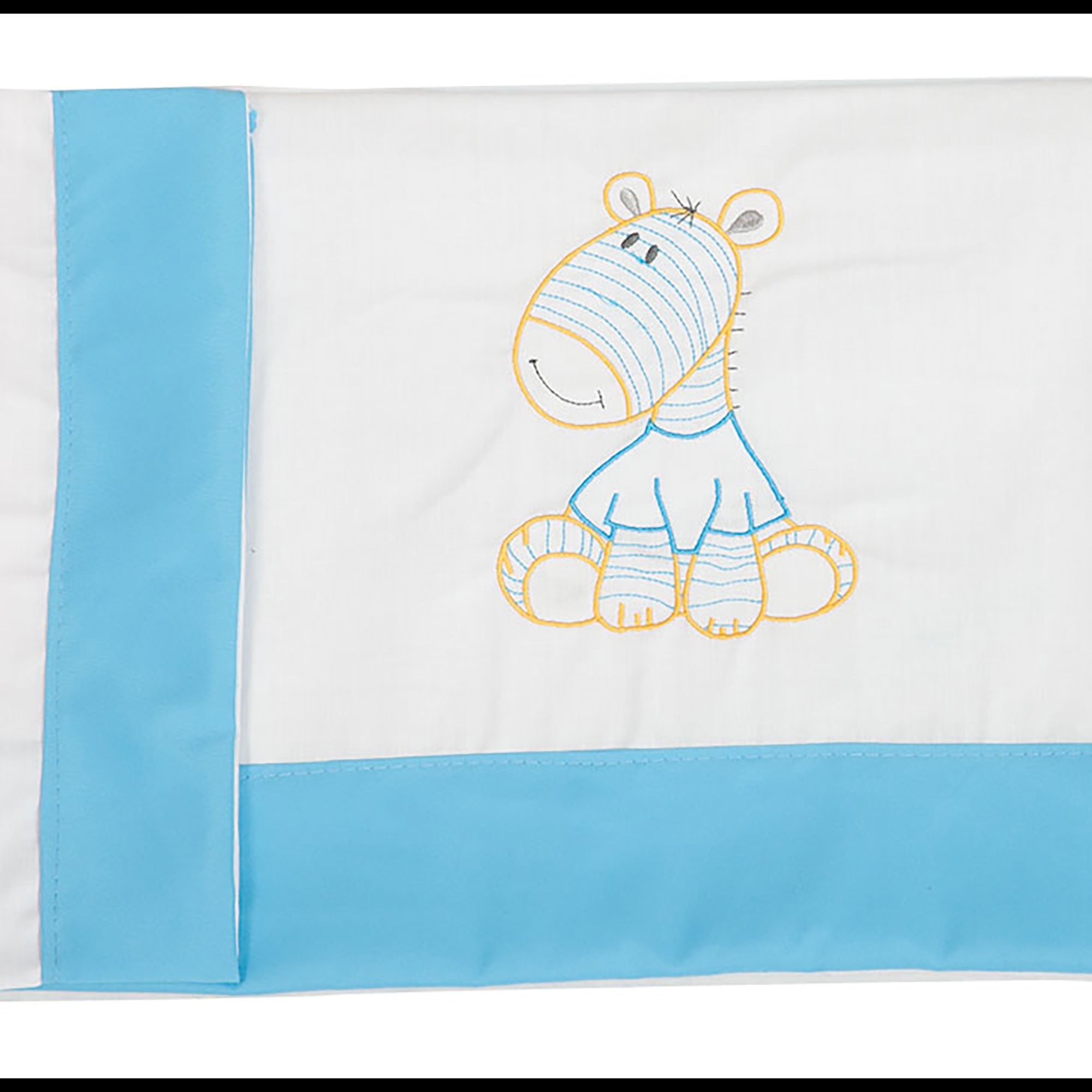 Cebra bordada en una manta de bebé con borde azul.