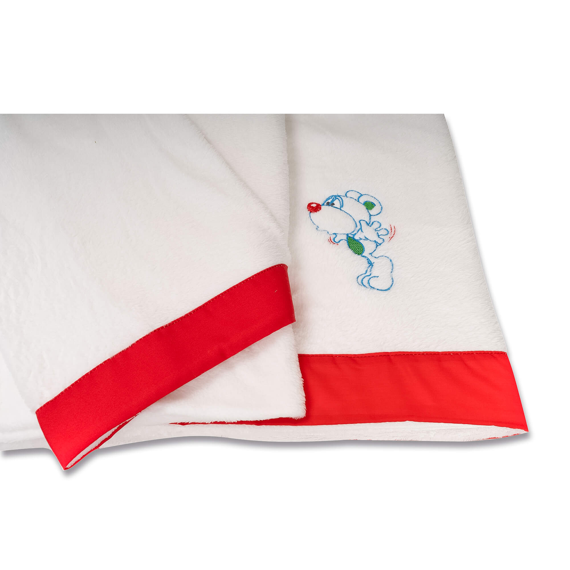 Una manta para bebé blanca con borde rojo y figura bordada (primer plano).