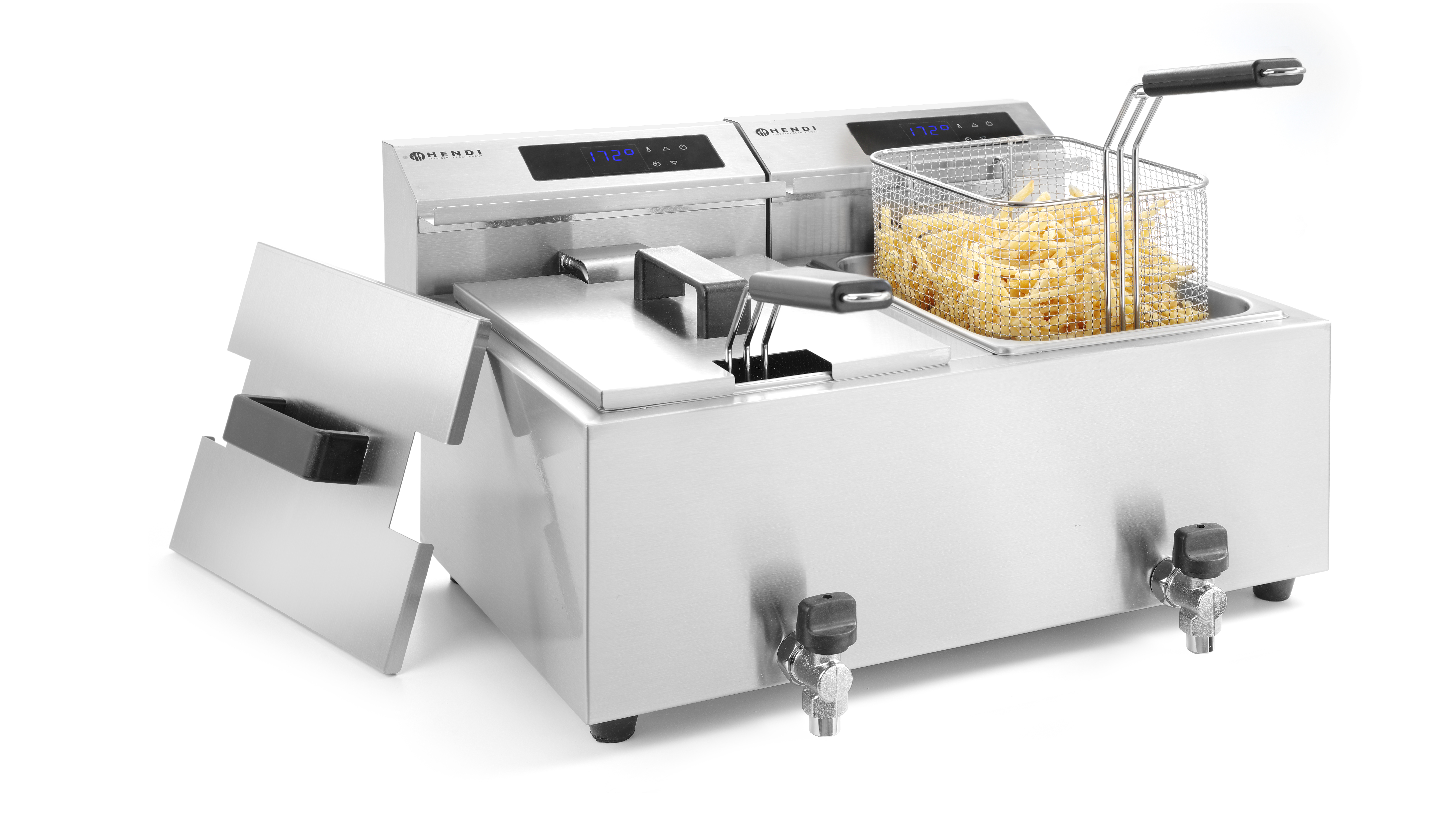 Una doppia friggitrice, in acciaio inossidabile, con due scomparti e display digitali. Sfondo bianco.