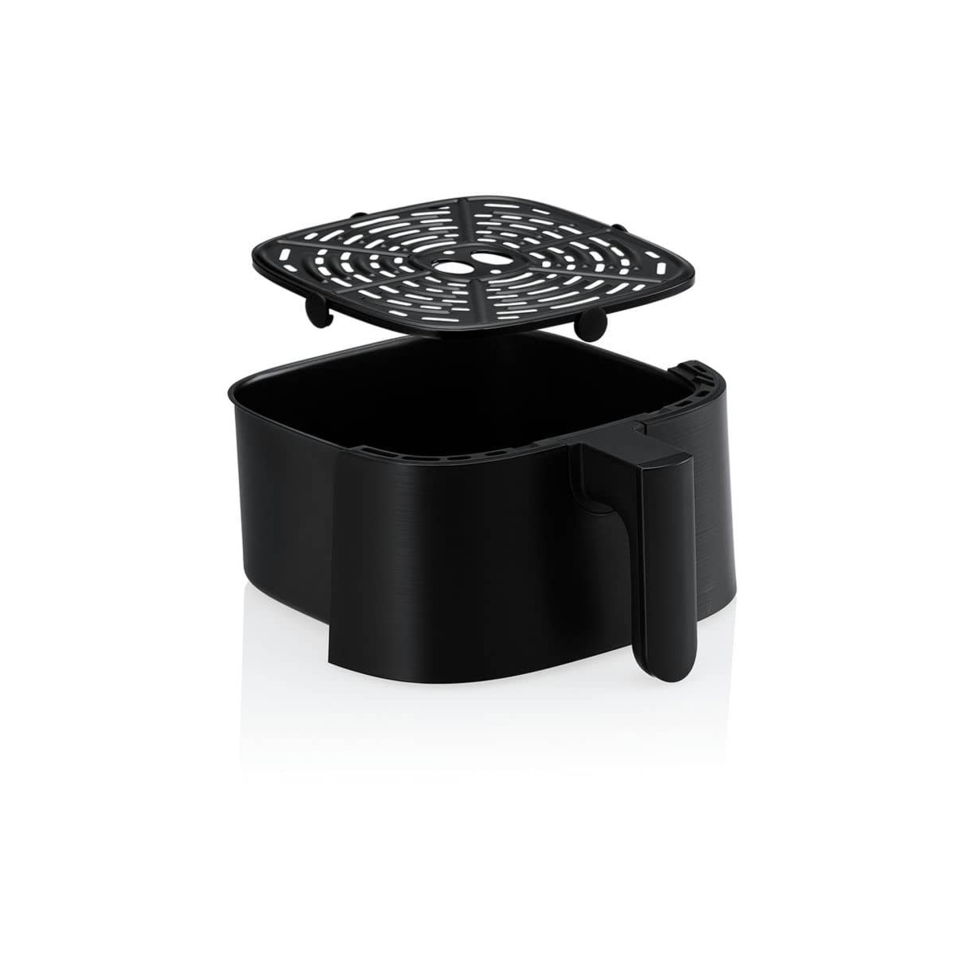 Czarny kosz do frytkownicy powietrznej z uchwytem i wyjmowanym grillem.