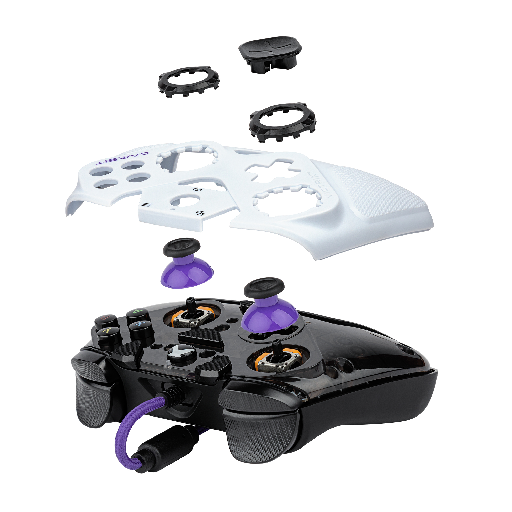 Controller di gioco smontato. Piastra frontale bianca, base nera, joystick viola, pulsanti neri.