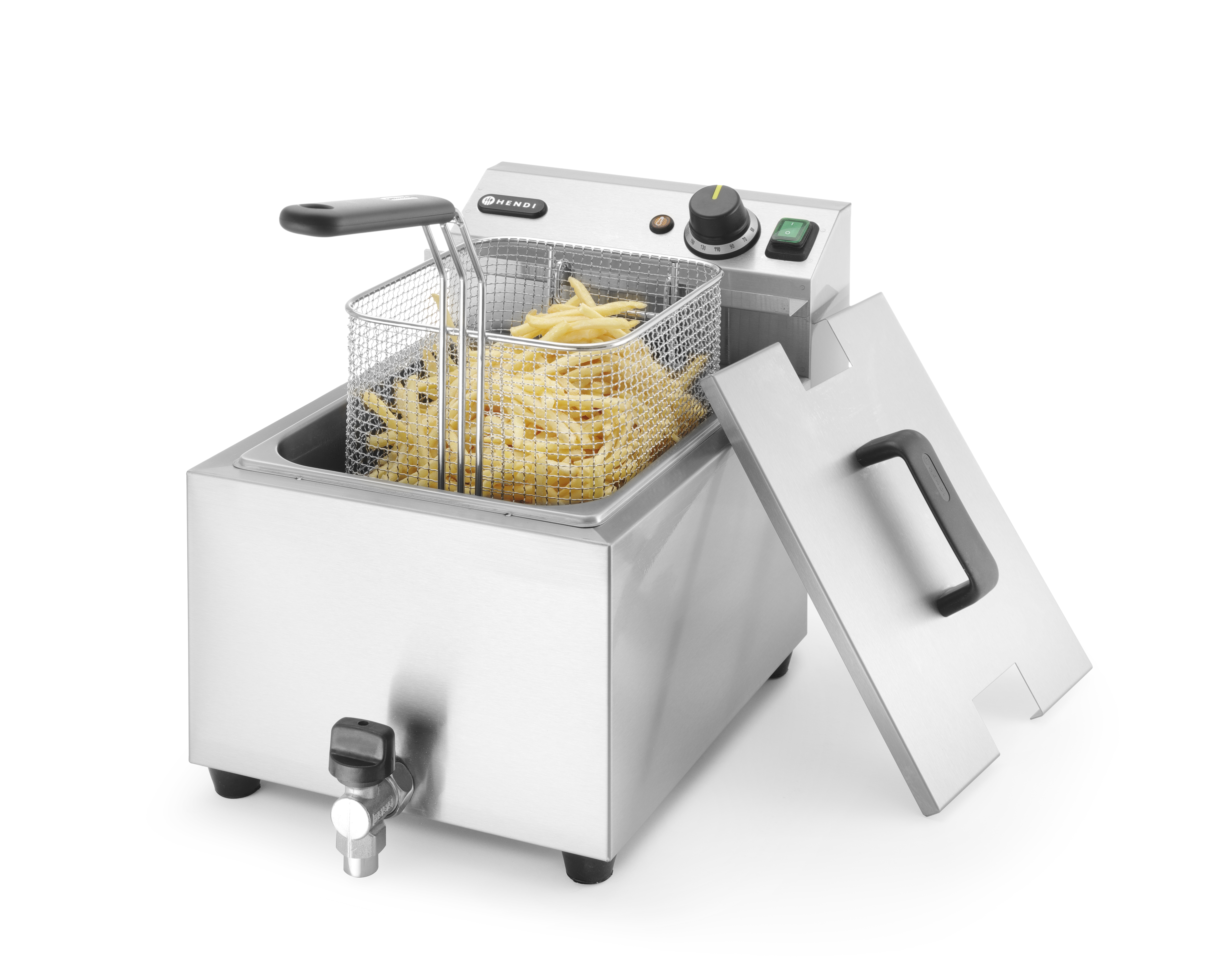 Eine gewerbliche Friteuse aus Edelstahl mit Pommes Frites im Korb und Deckel.
