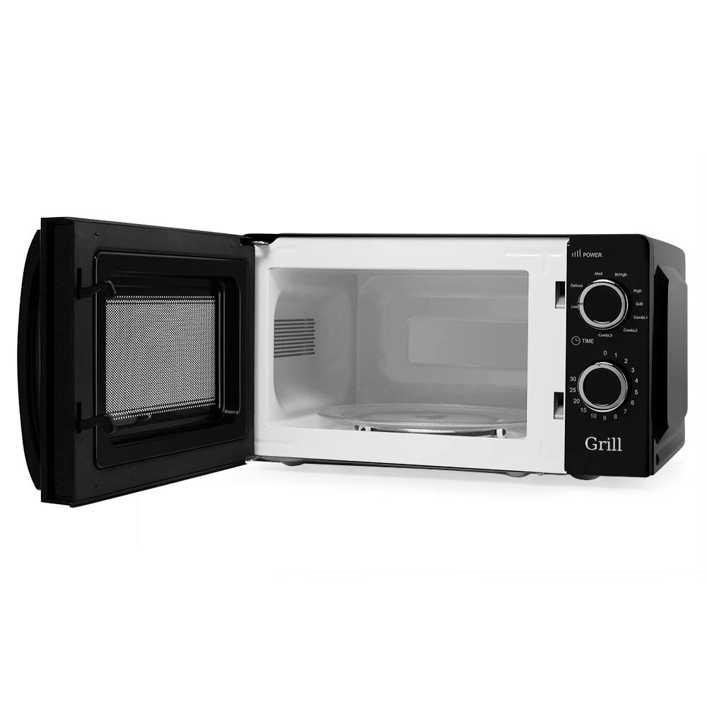 Czarna kuchenka mikrofalowa z otwartymi drzwiami; wnętrze z szklanym talerzem, białe tło.