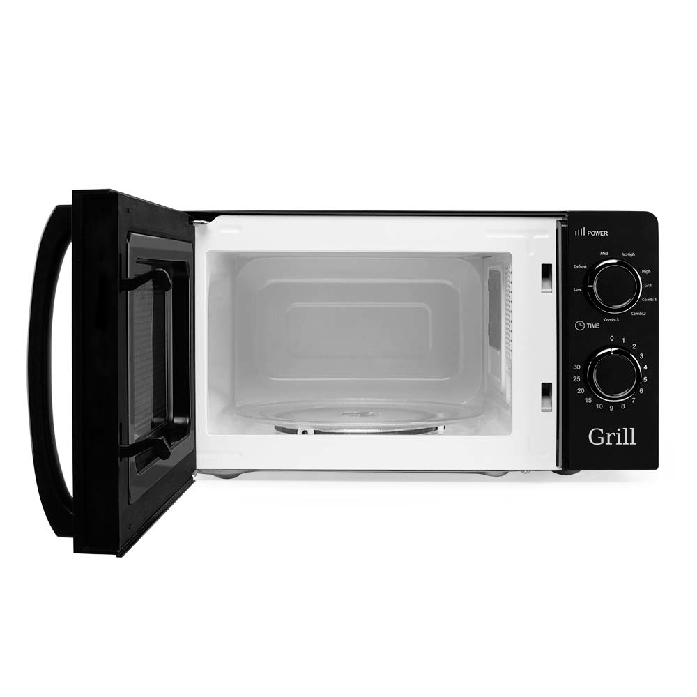 Otwarty środek kuchenki mikrofalowej z szklaną płytą. Drzwi otwarte, z czarnym uchwytem. Białe wnętrze.