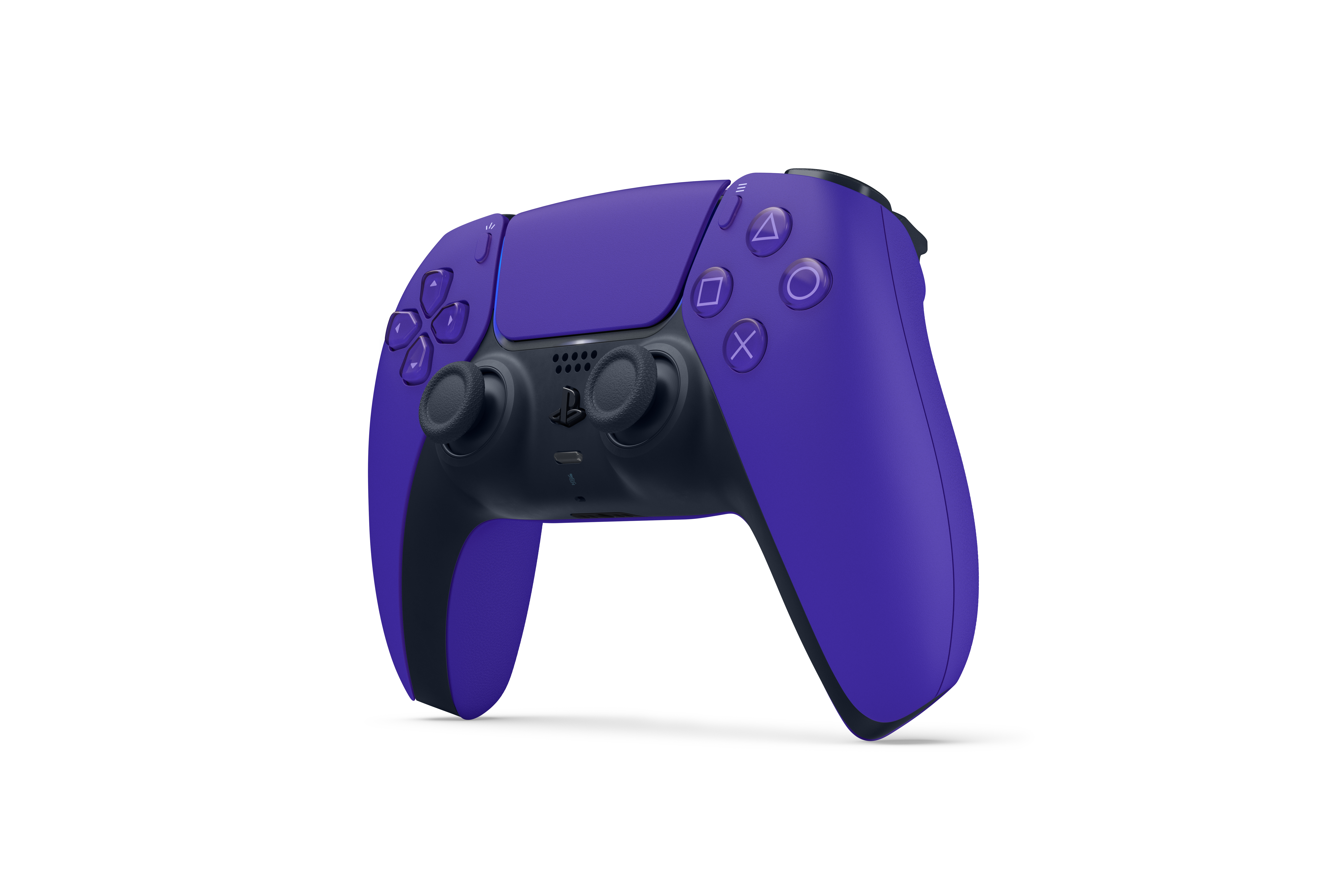 Beyaz bir arka plan üzerinde mor bir PlayStation 5 denetleyicisi. Siyah düğmeleri ve siyah bir merkezi var.