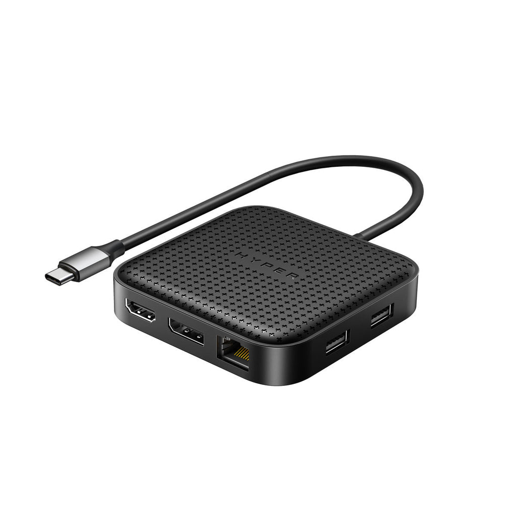 Zwarte Hyper USB-C hub met meerdere poorten. USB-, HDMI- en Ethernetpoorten. Witte achtergrond.
