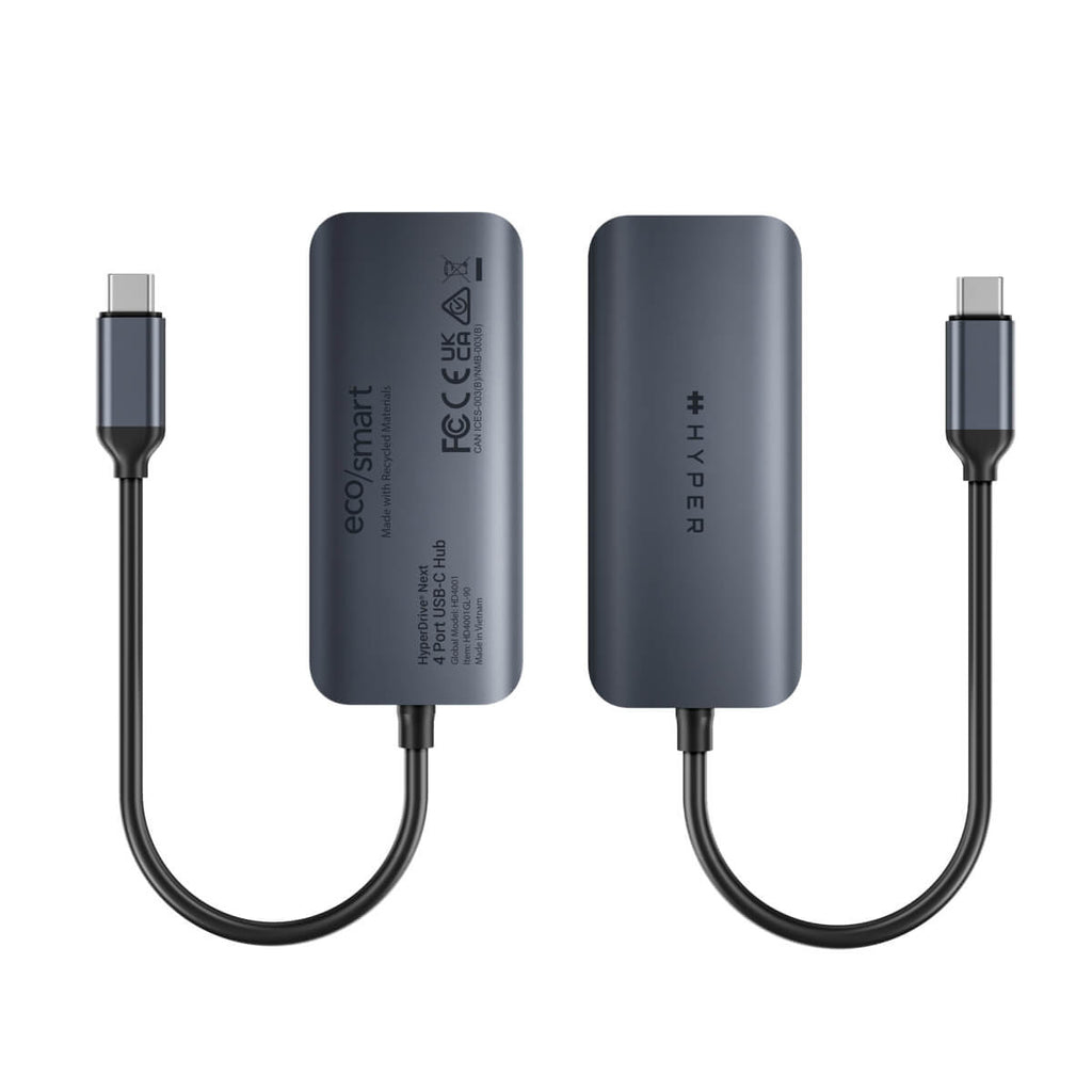 Due hub USB-C grigio scuro collegati da cavi neri. Hanno marchio e certificazioni.