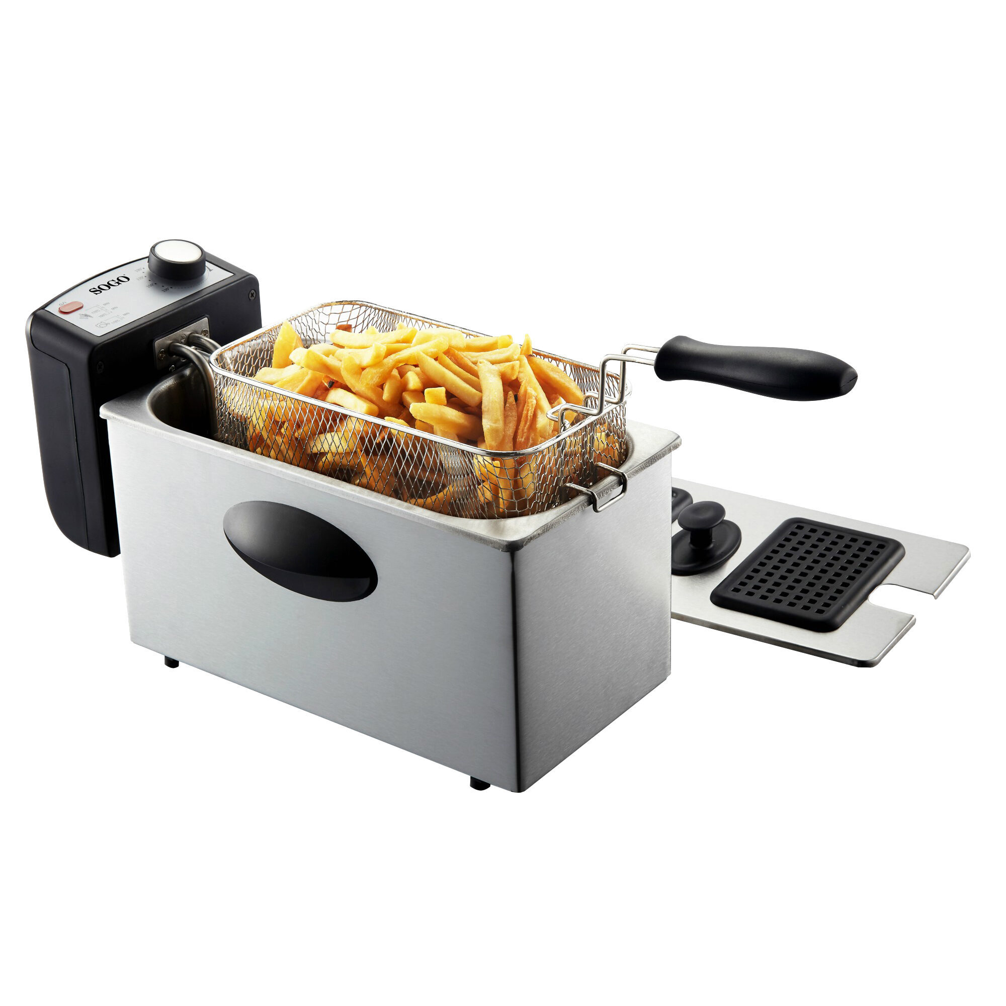 Freidora de acero inoxidable con patatas fritas en una cesta.