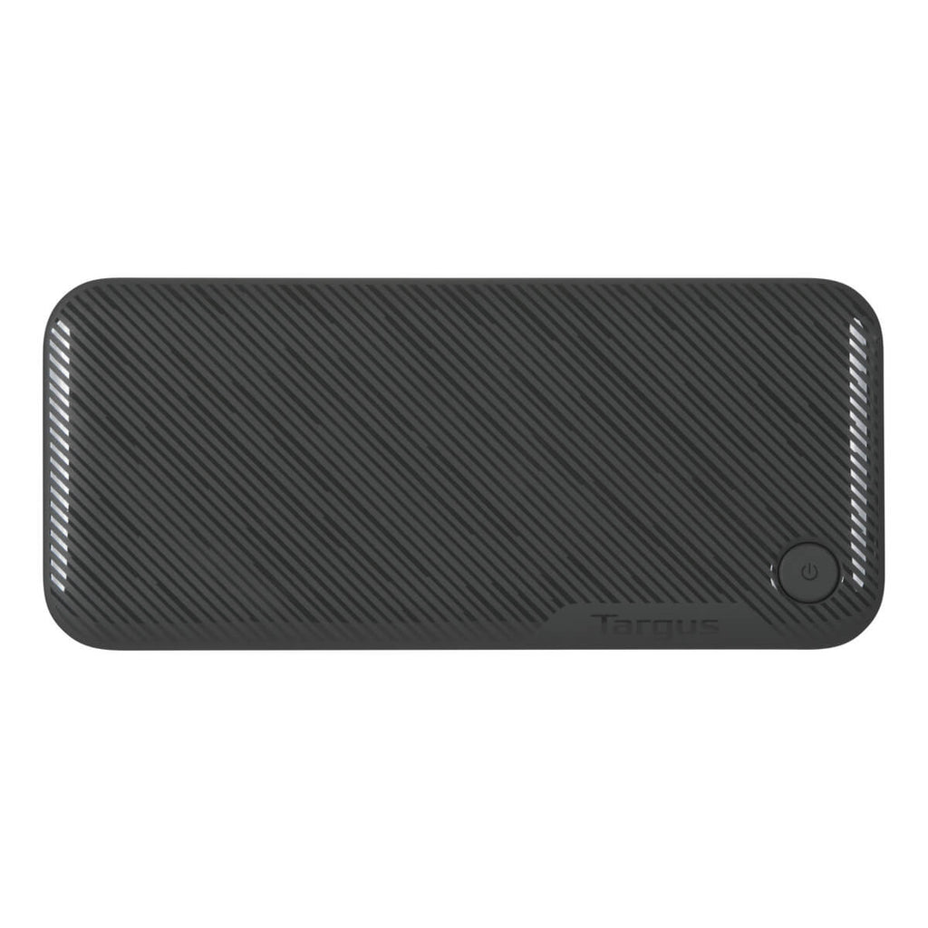 Schwarze Powerbank mit strukturierter Oberfläche und Targus-Logo. Ein-Aus-Taste an der Seite.