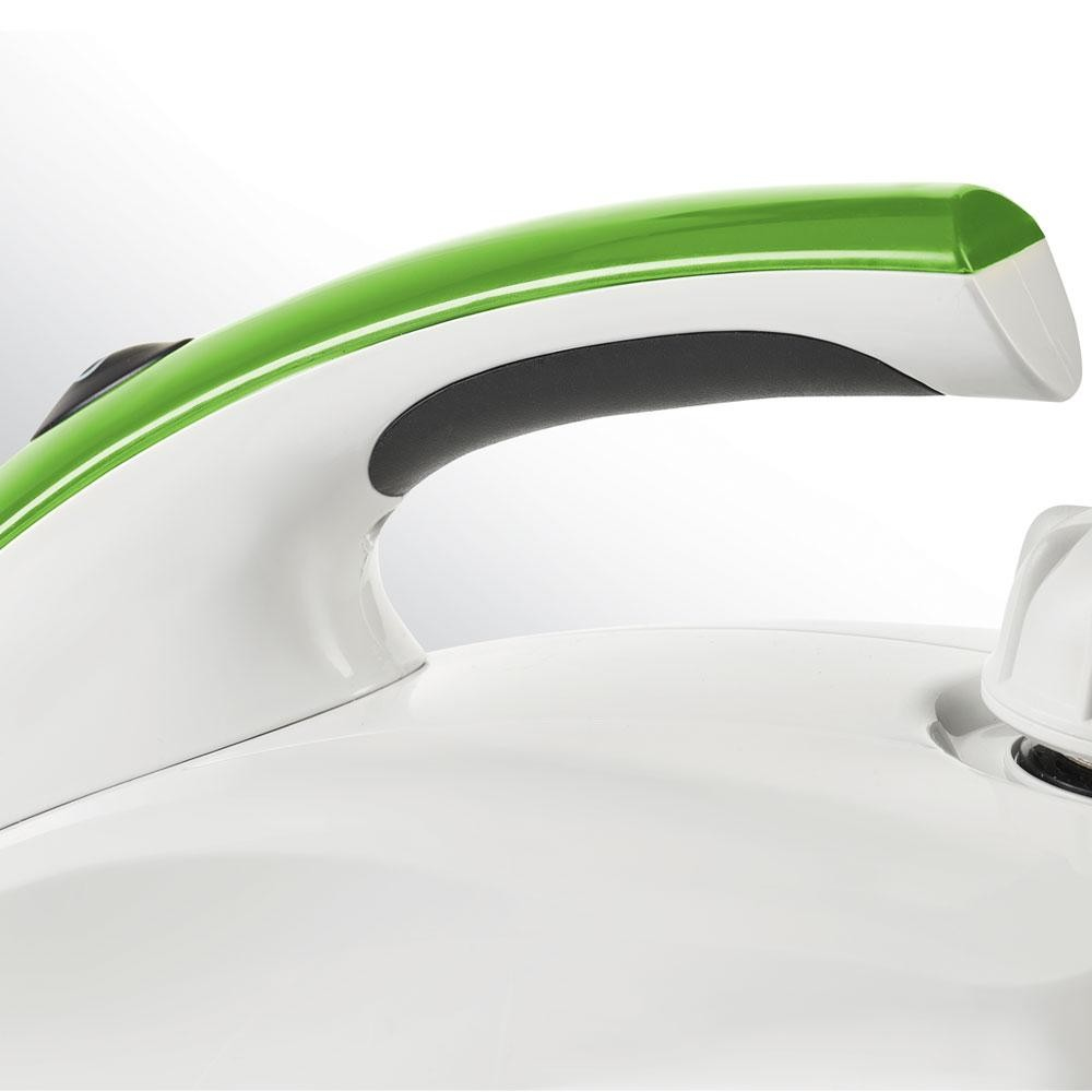 Zbliżenie białego i zielonego uchwytu czajnika. Uchwyt jest zakrzywiony i ma czarny uchwyt.