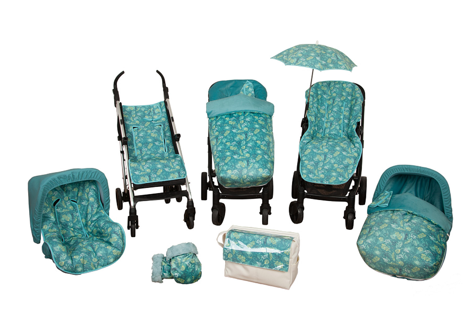Juego de artículos para bebés con estampado floral verde azulado. Incluye cochecito, asiento, bolso y sombrilla.