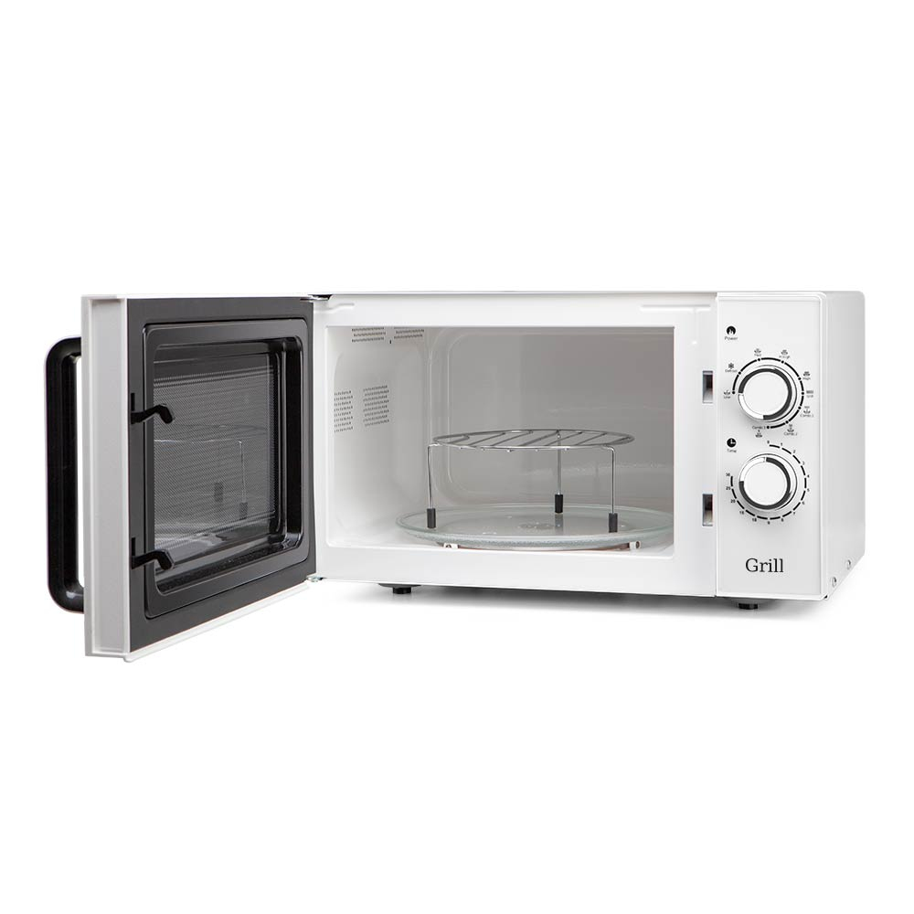 Horno microondas blanco con puerta abierta, interior con plato de vidrio y grill.