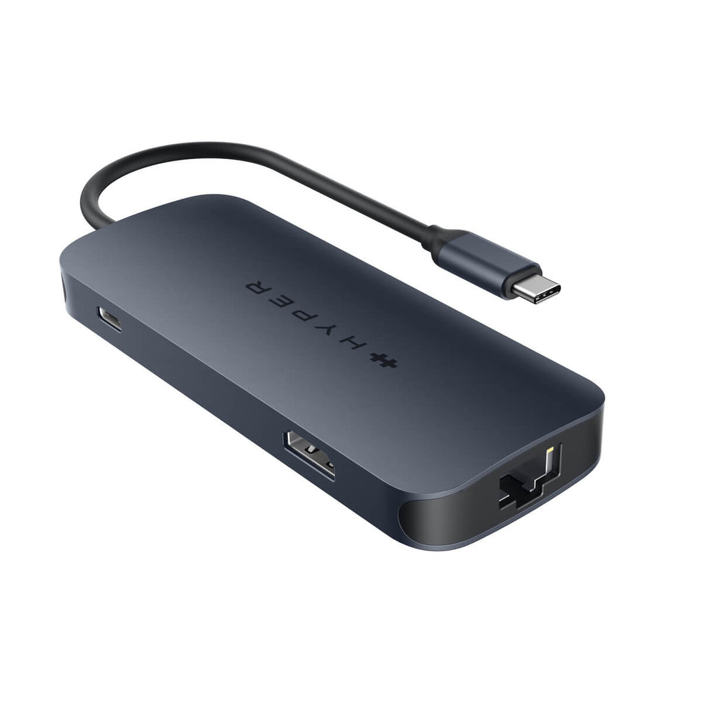 Un concentrador USB gris oscuro con múltiples puertos y un cable USB-C. La palabra 'HYPER' está impresa en el concentrador.
