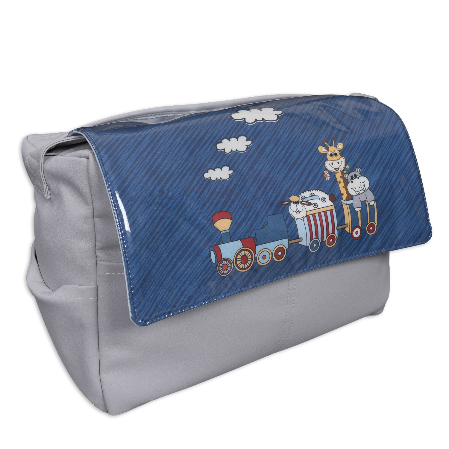 Bolso pañalera gris con escena de tren de dibujos animados en la solapa. Fondo de cielo azul.