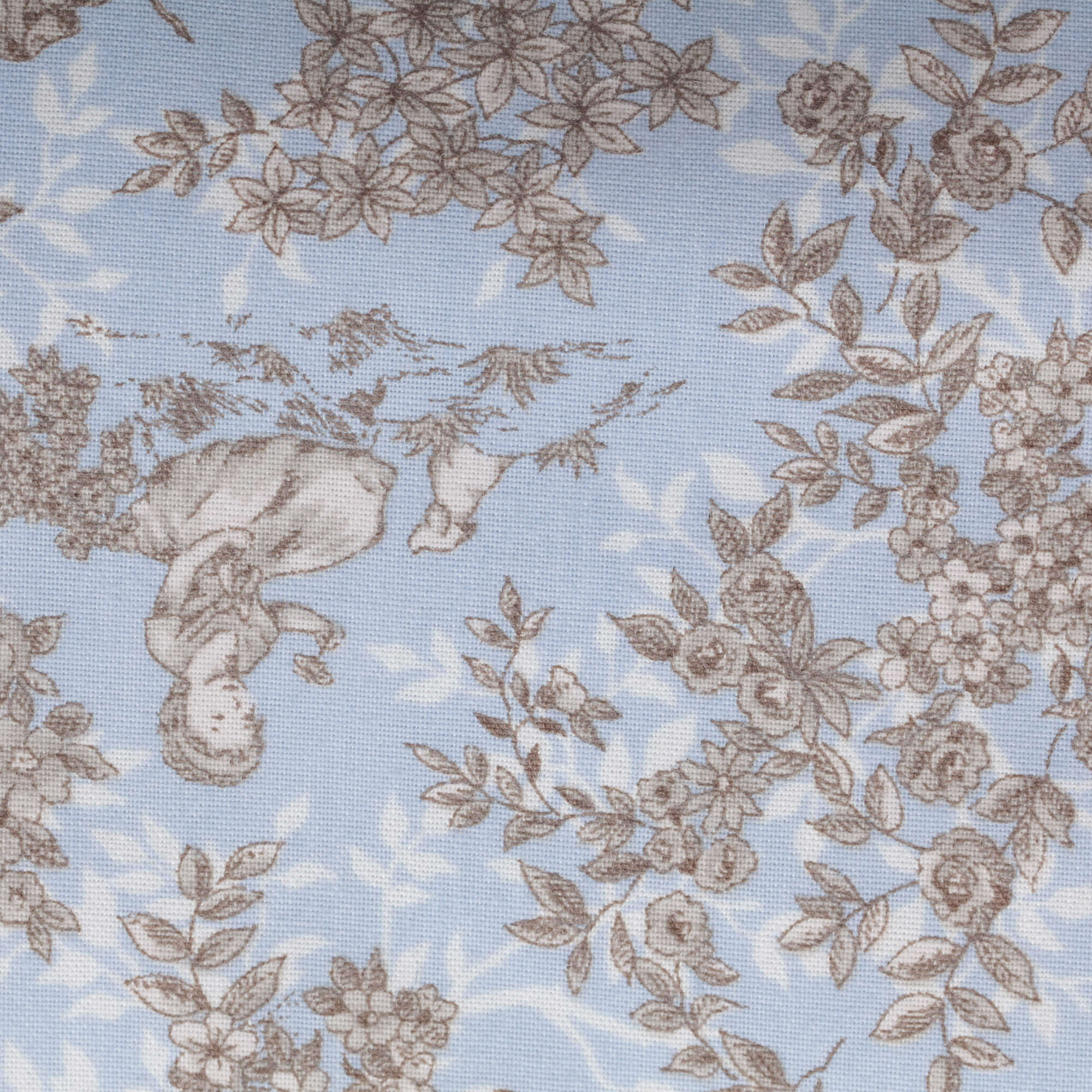Patrón floral con fondo azul claro y diseño floral.