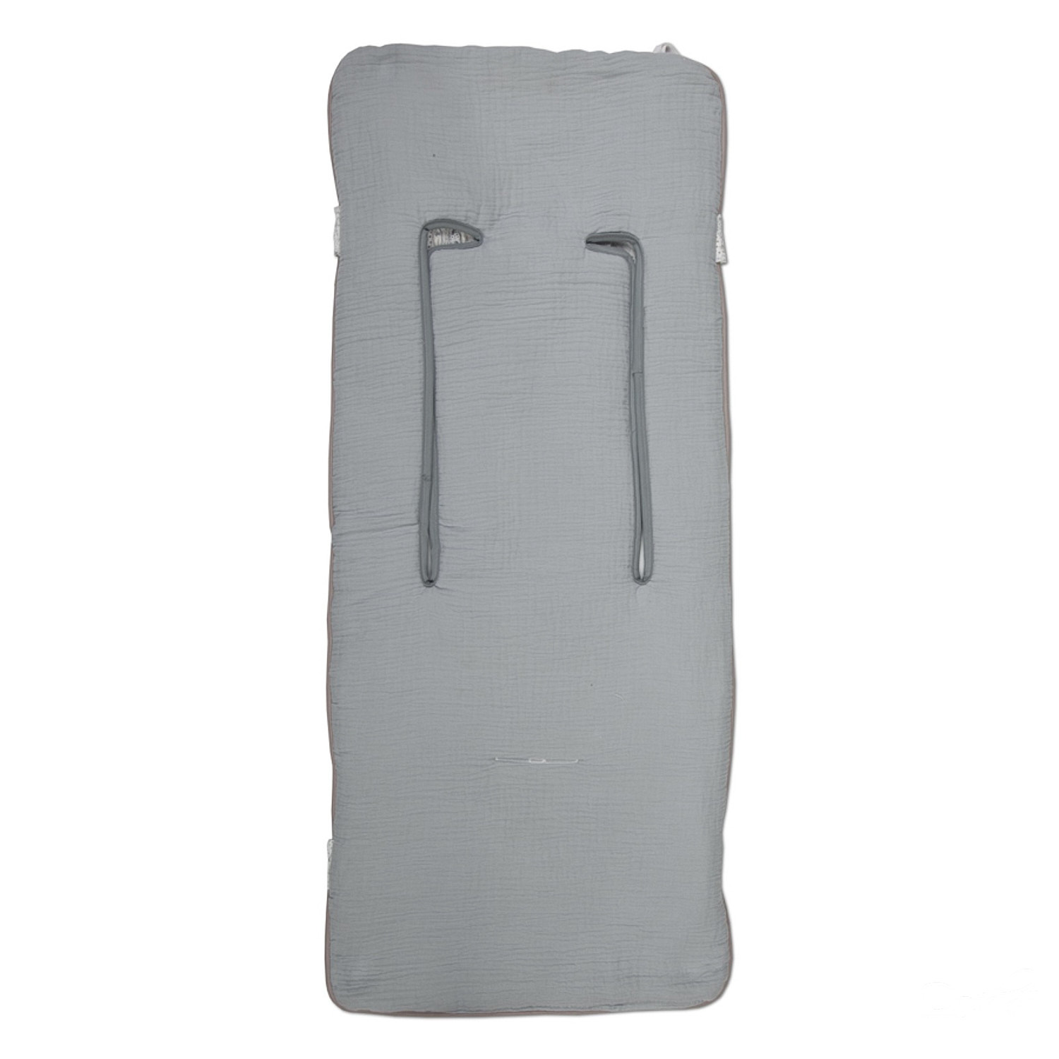 Colchón de bebé gris claro con dos correas grises. Está sobre un fondo blanco.