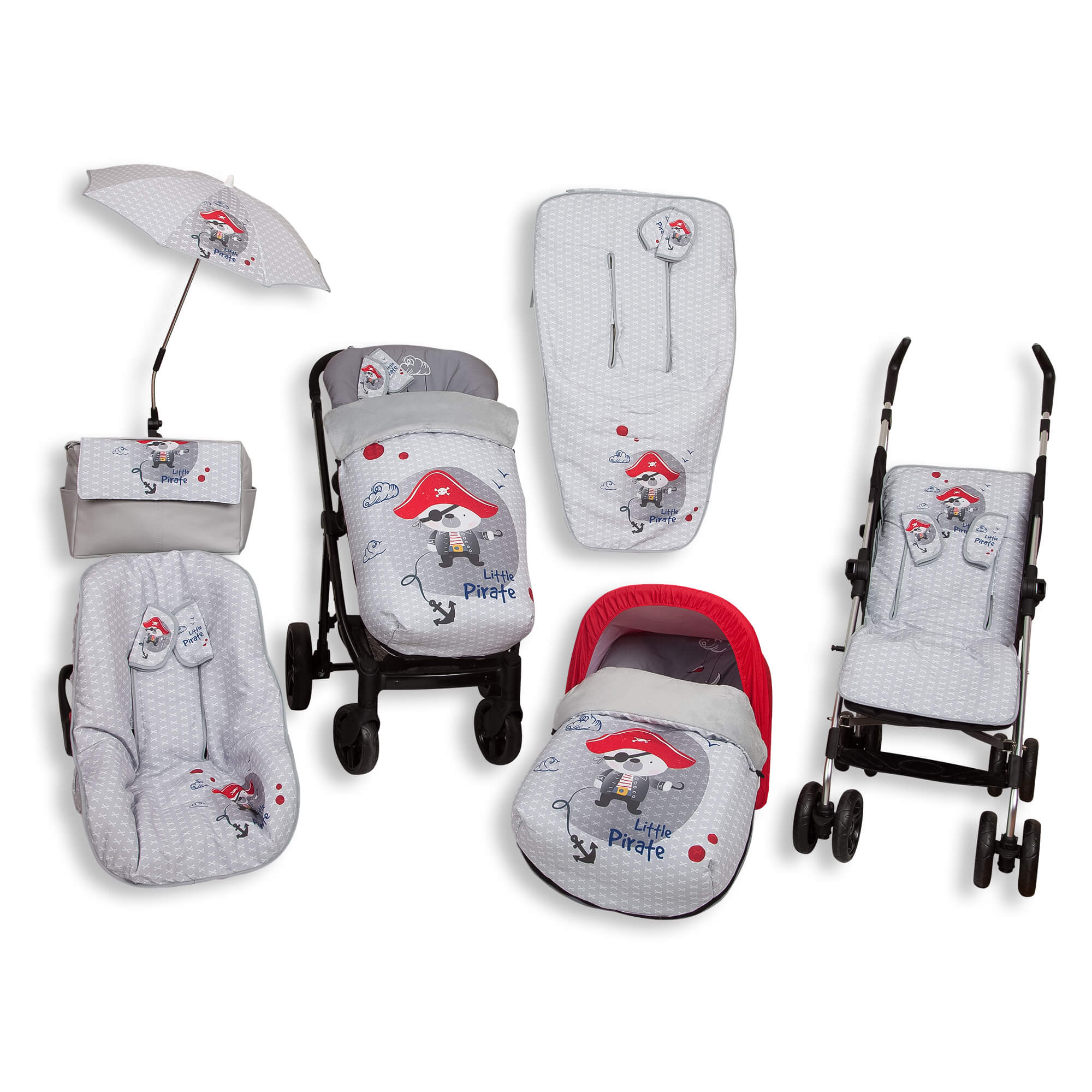 Set de cochecito con tema pirata. Varios artículos, gris y rojo. Fondo blanco, foto de estudio.