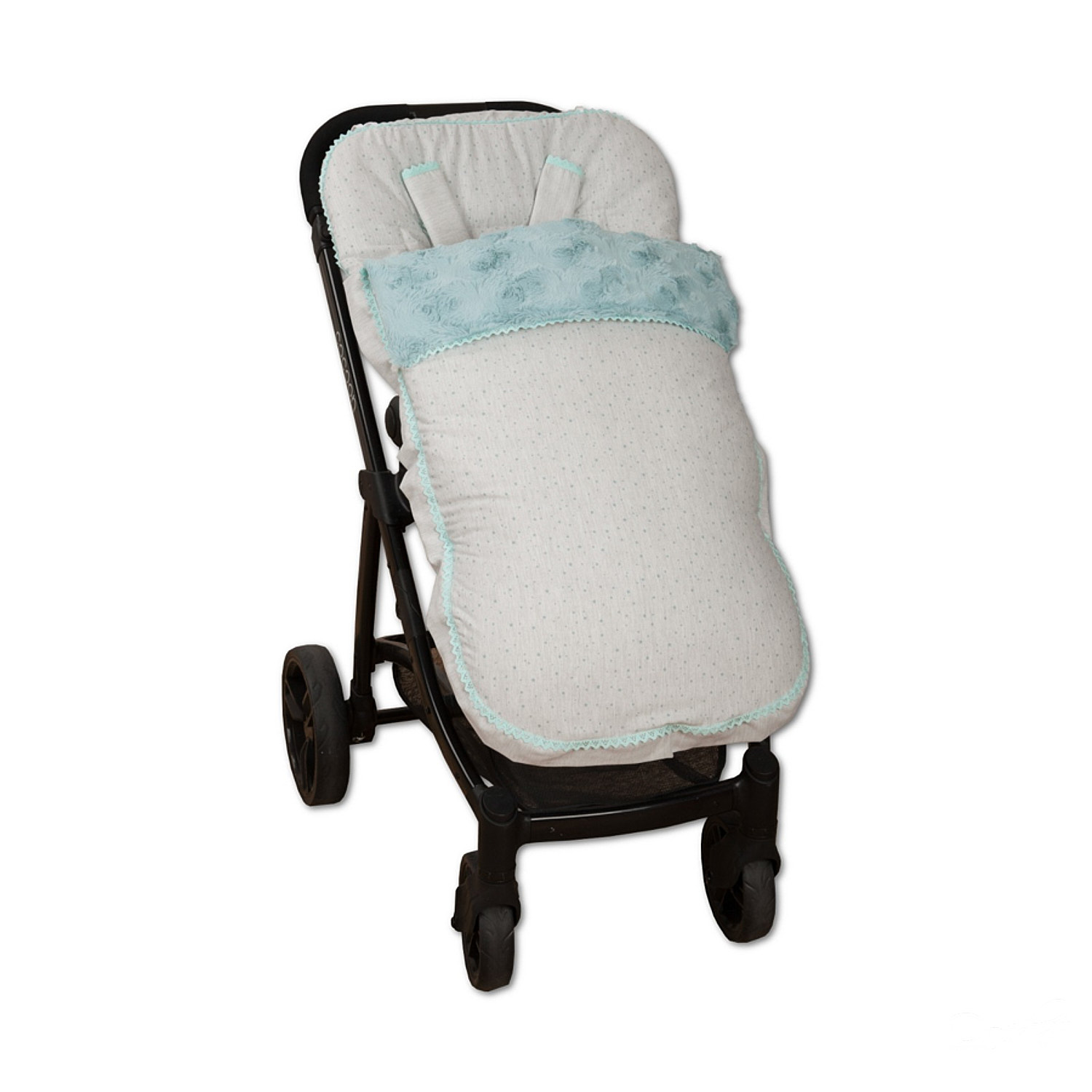 Cochecito de bebé con cubierta estampada blanca y azul. Marco y ruedas negros.