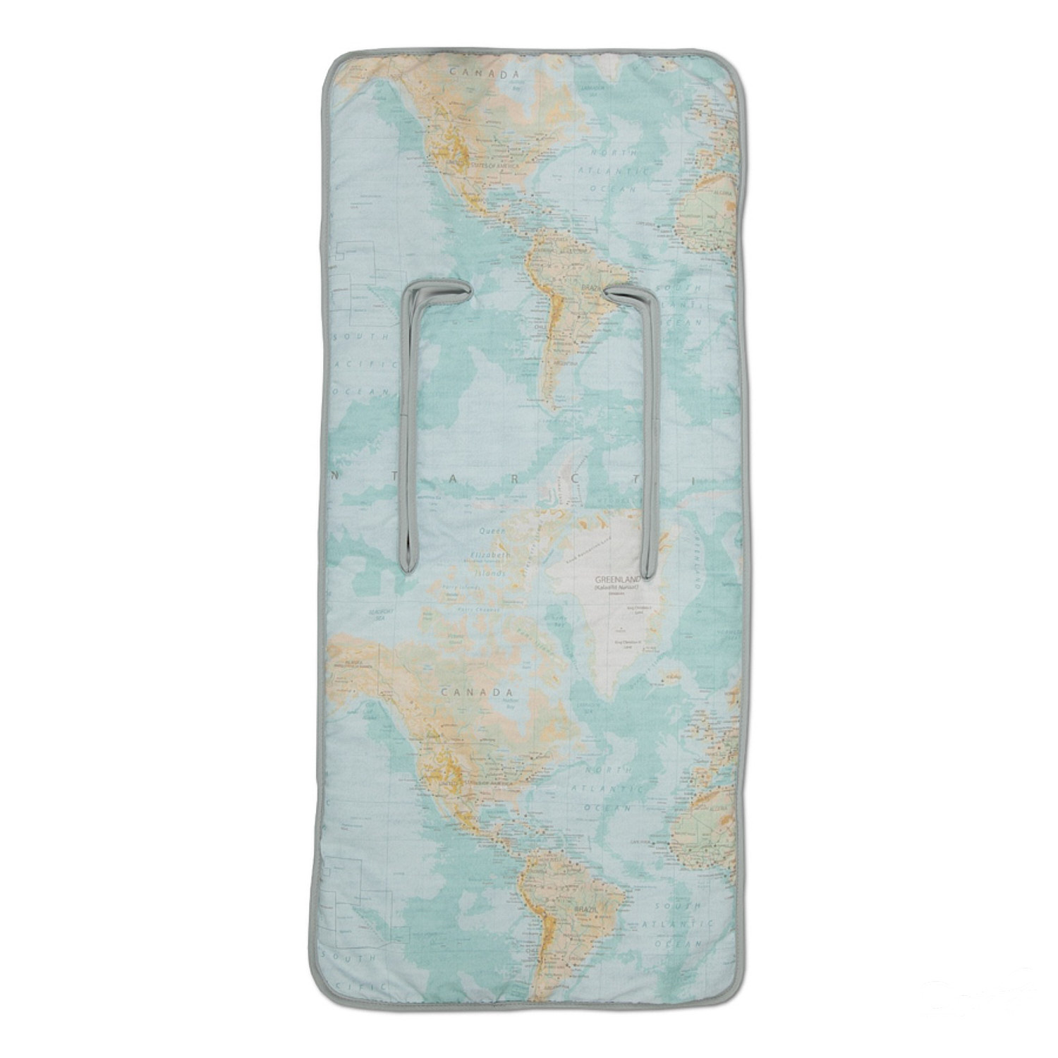 Inserto de cochecito para bebé con diseño de mapa mundial. Fondo blanco.