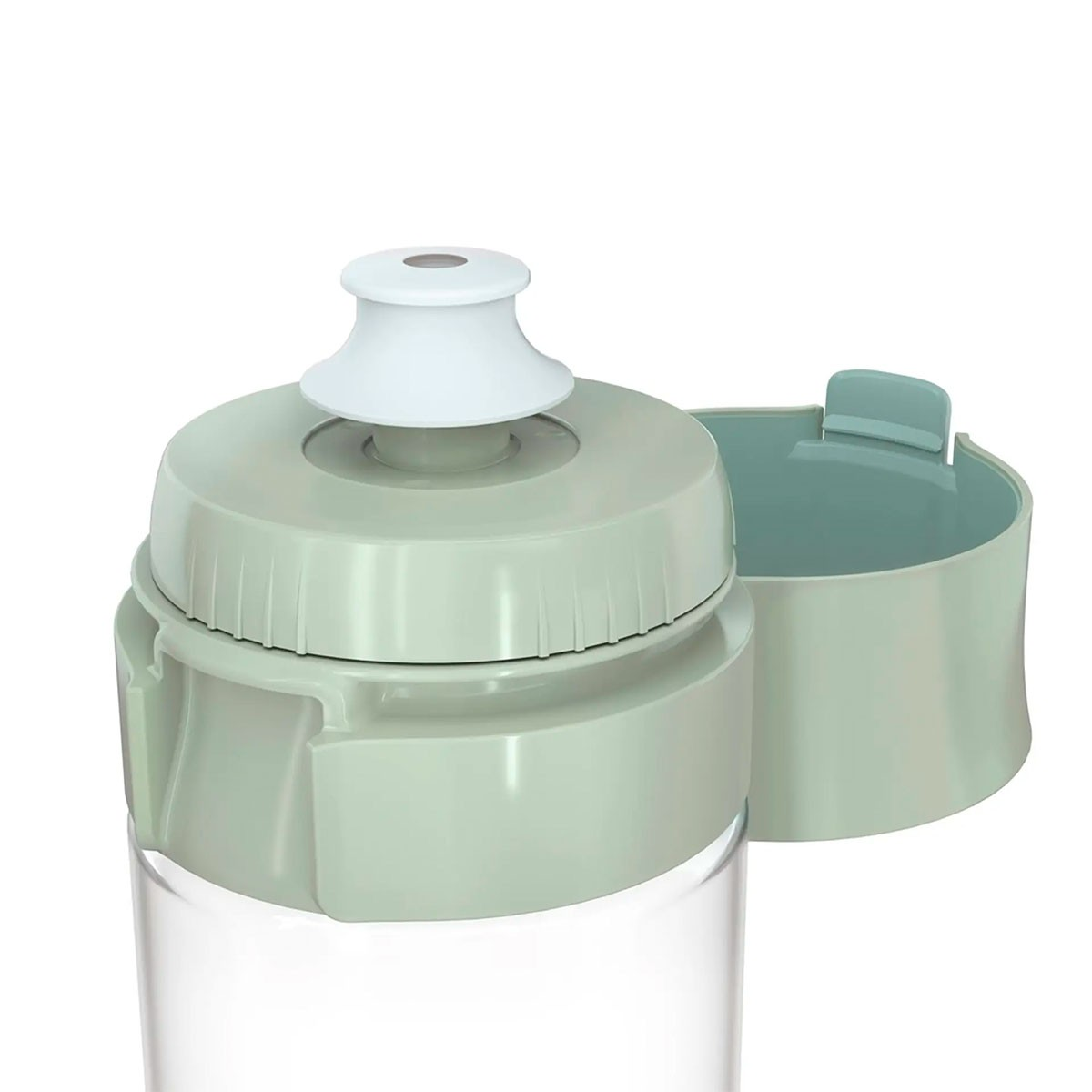 Primer plano de una botella de agua translúcida con tapa verde claro y boquilla blanca, sobre un fondo blanco.