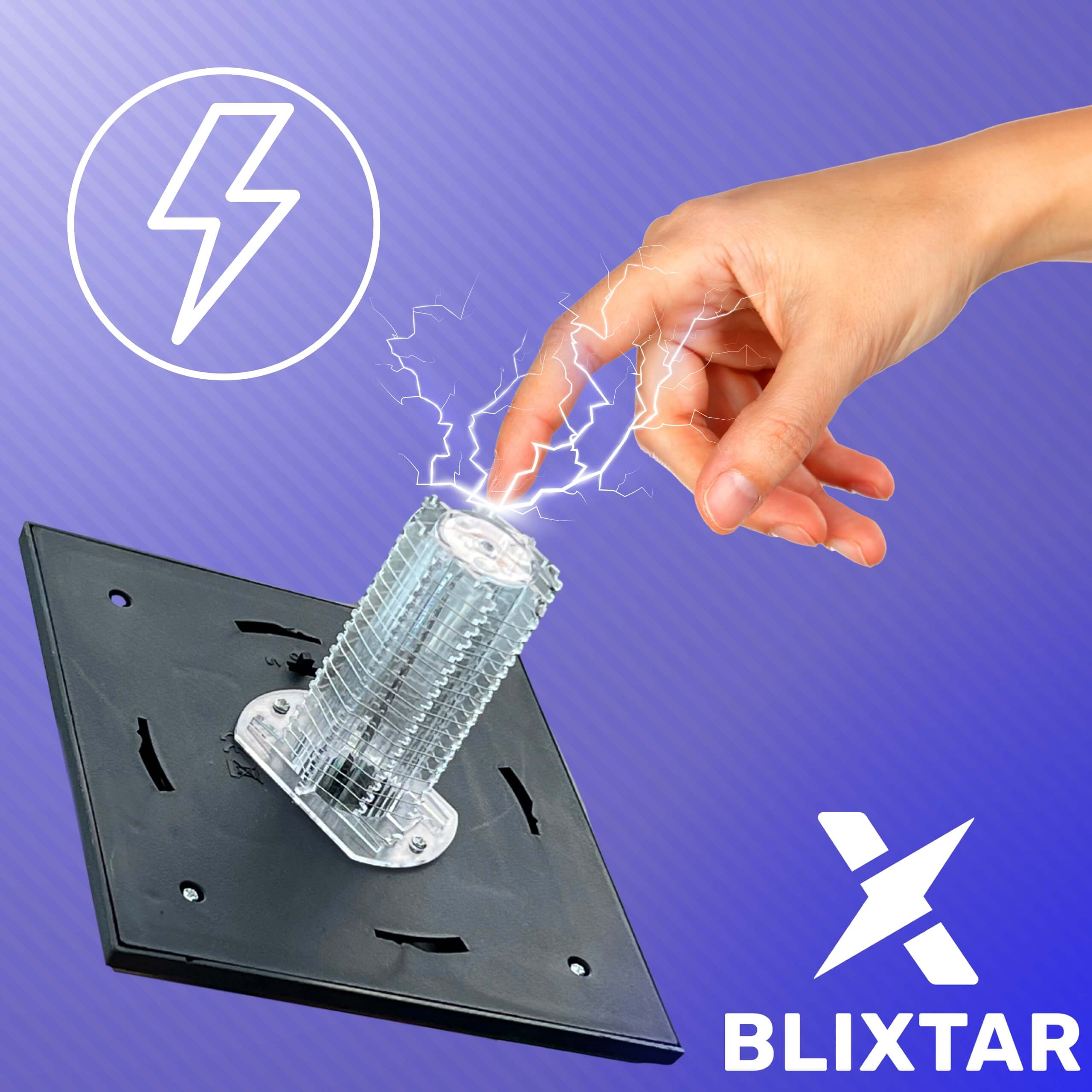 Dłoń dotykająca przezroczystego, cylindrycznego urządzenia, z błyskawicą i słowem 'BLIXTAR'.