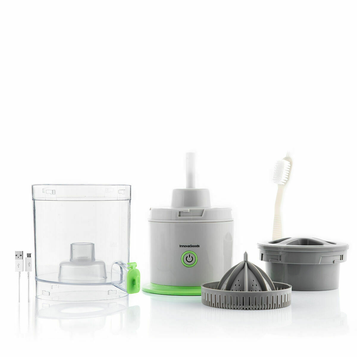 Set di elettrodomestici da cucina bianchi e verdi con accessori come uno spazzolino da denti e uno spremiagrumi.