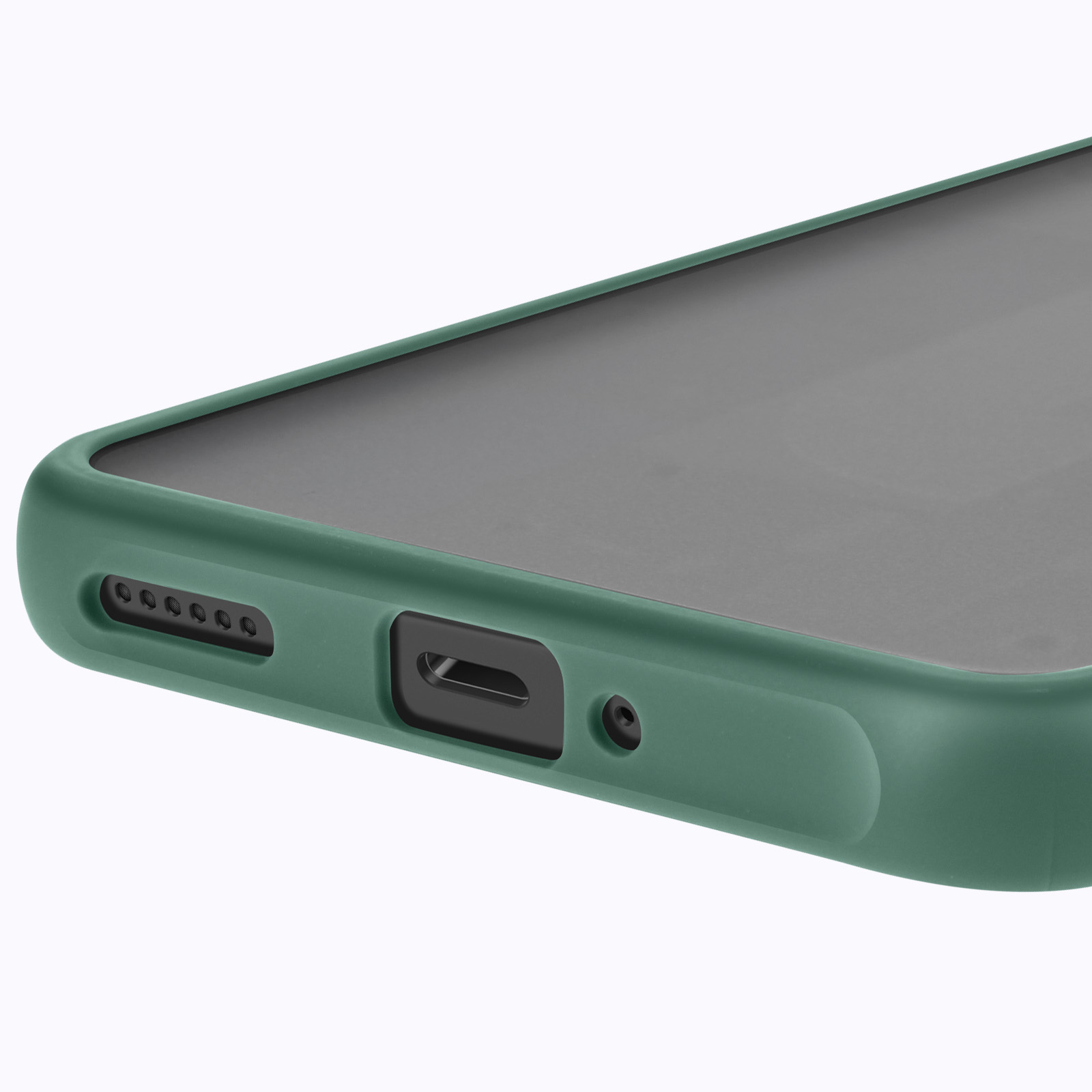 Gros plan sur une coque de téléphone. Coque verte, port de charge, trous de haut-parleur visibles. L'écran est noir.